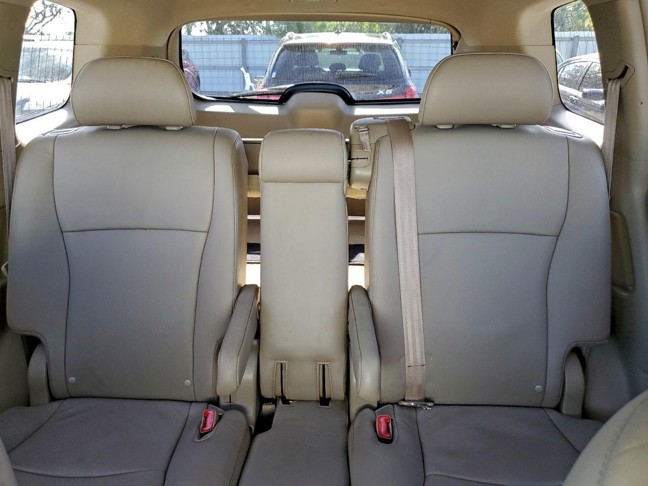 2011 TOYOTA HIGHLANDER
