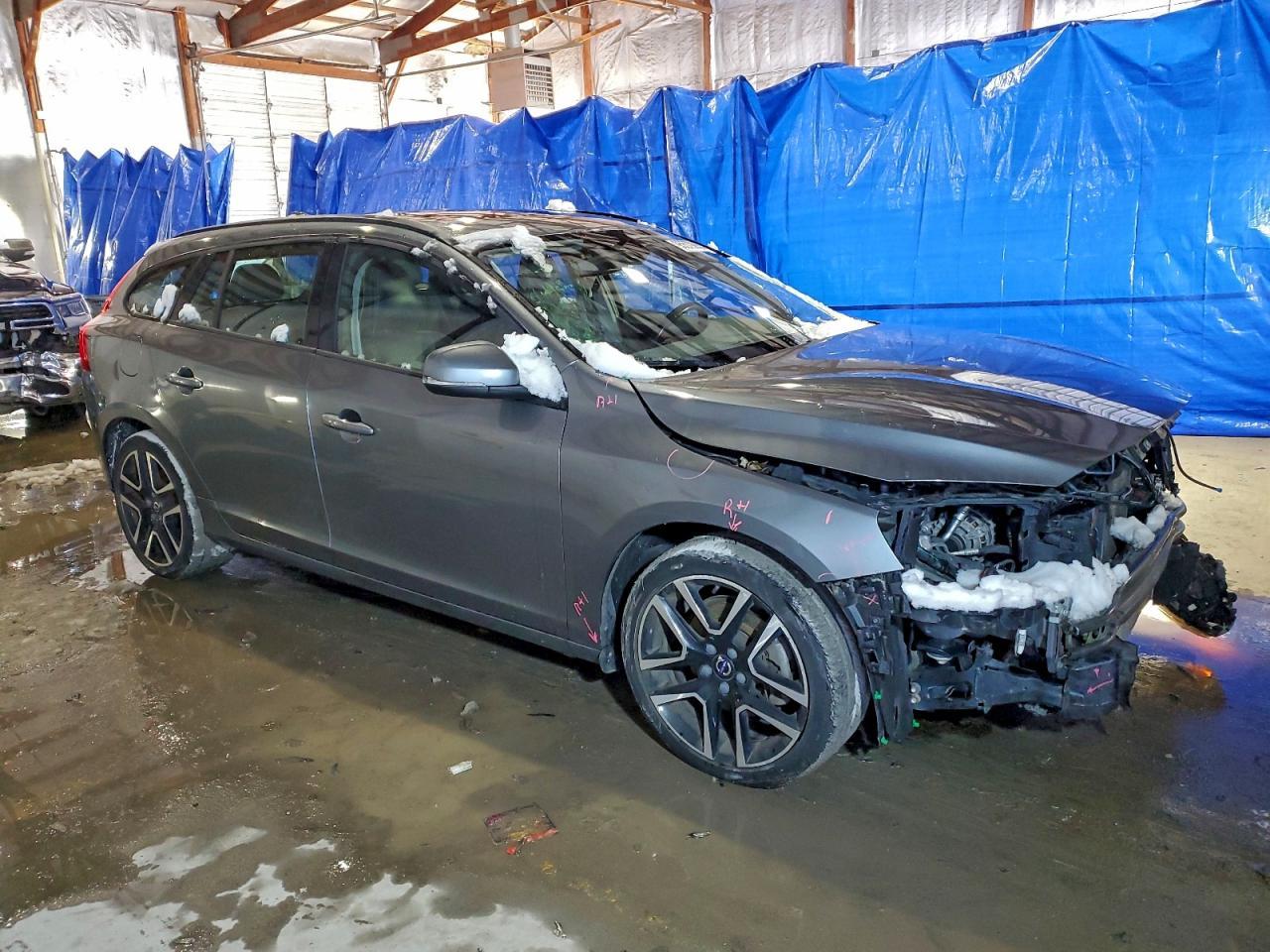 2018 VOLVO V60