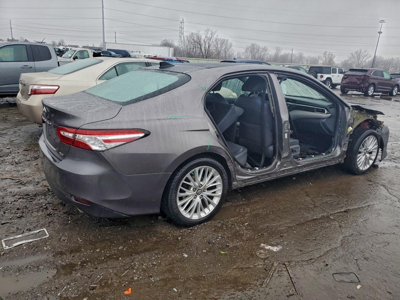 2018 TOYOTA CAMRY