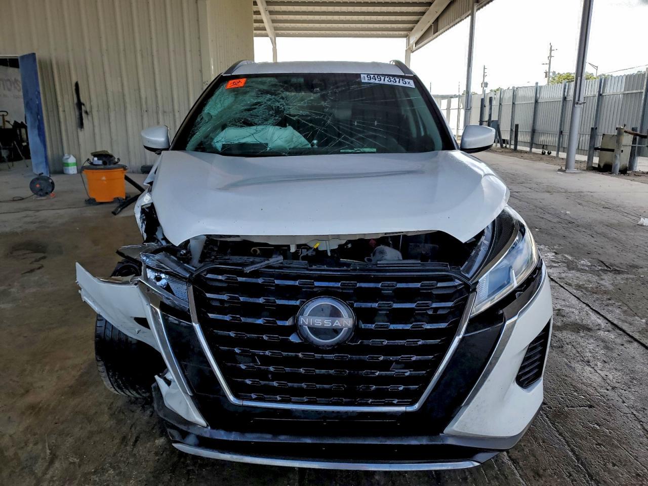 2023 NISSAN KICKS