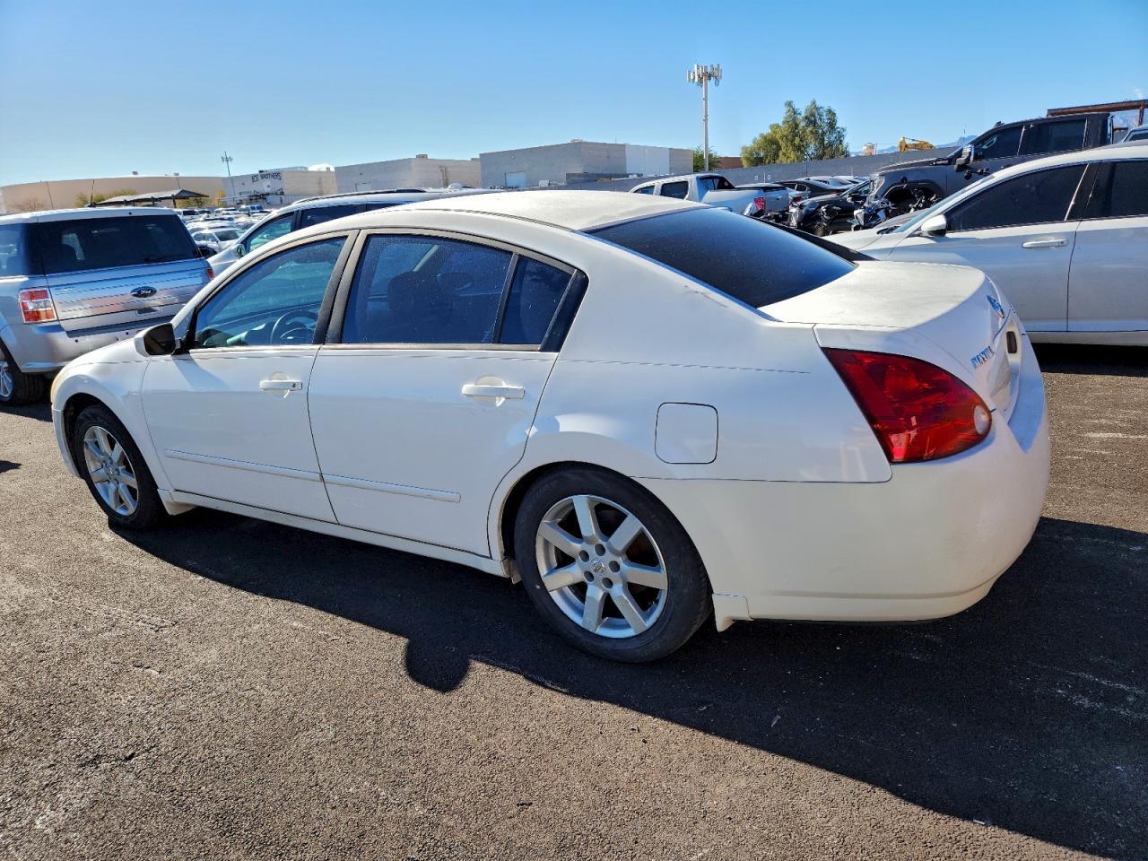 2005 NISSAN Maxima