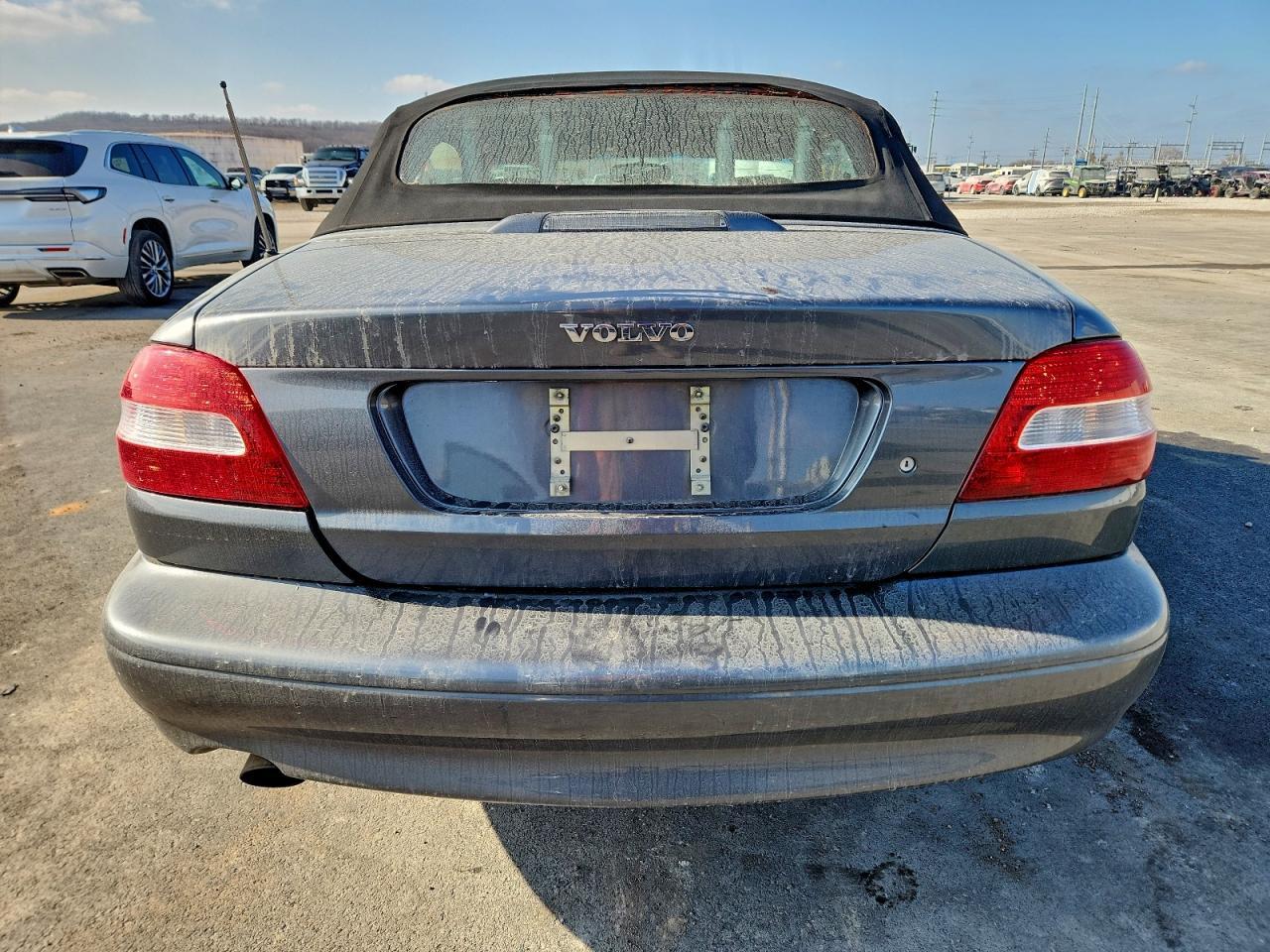 2004 VOLVO C70