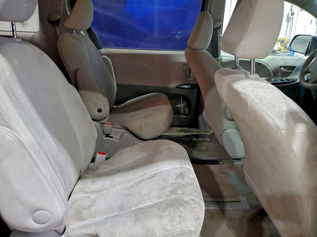 2012 TOYOTA SIENNA
