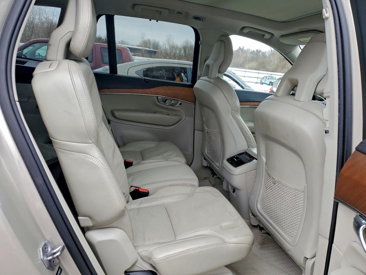 2016 VOLVO XC90