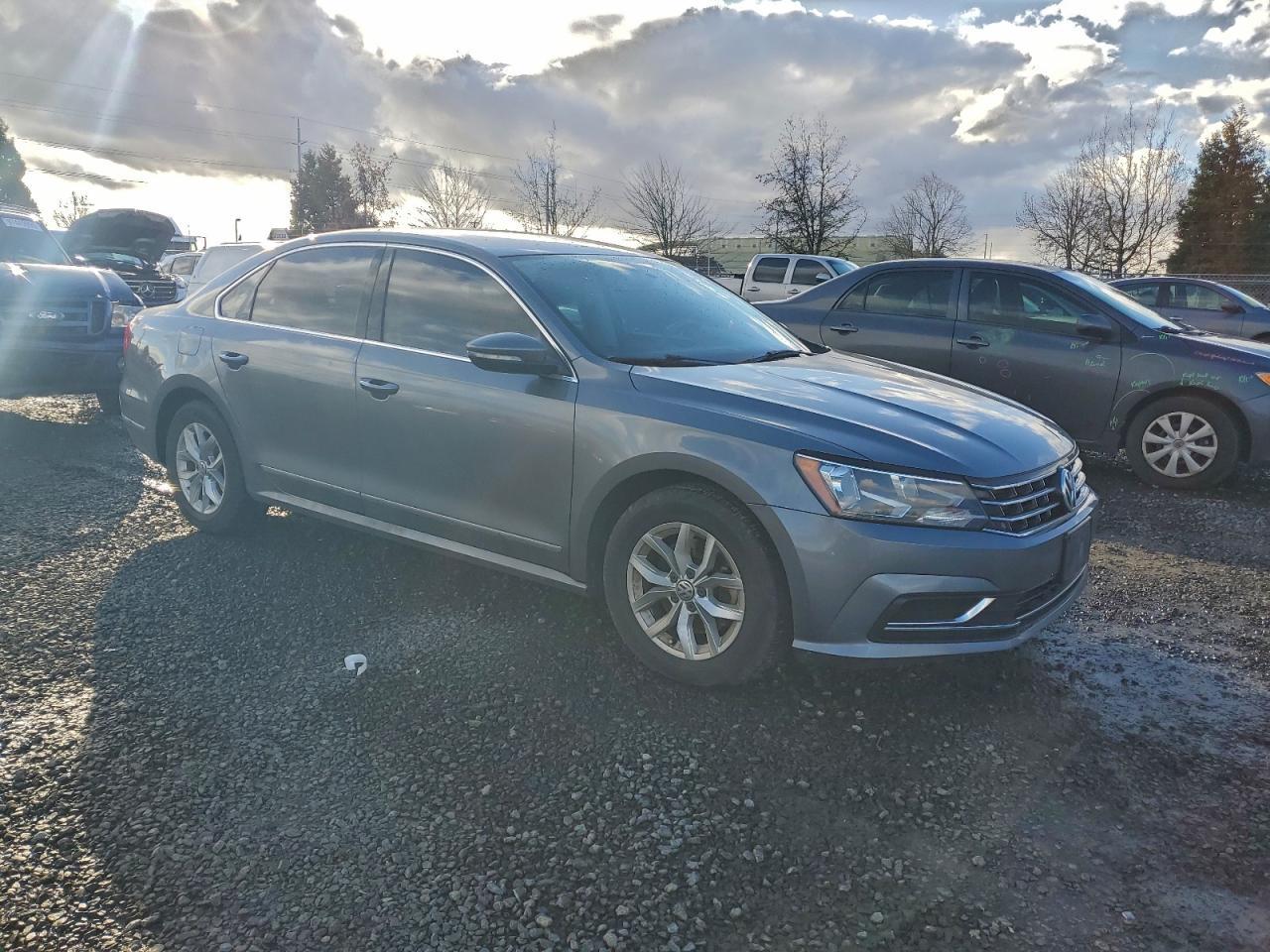 2016 VOLKSWAGEN Passat