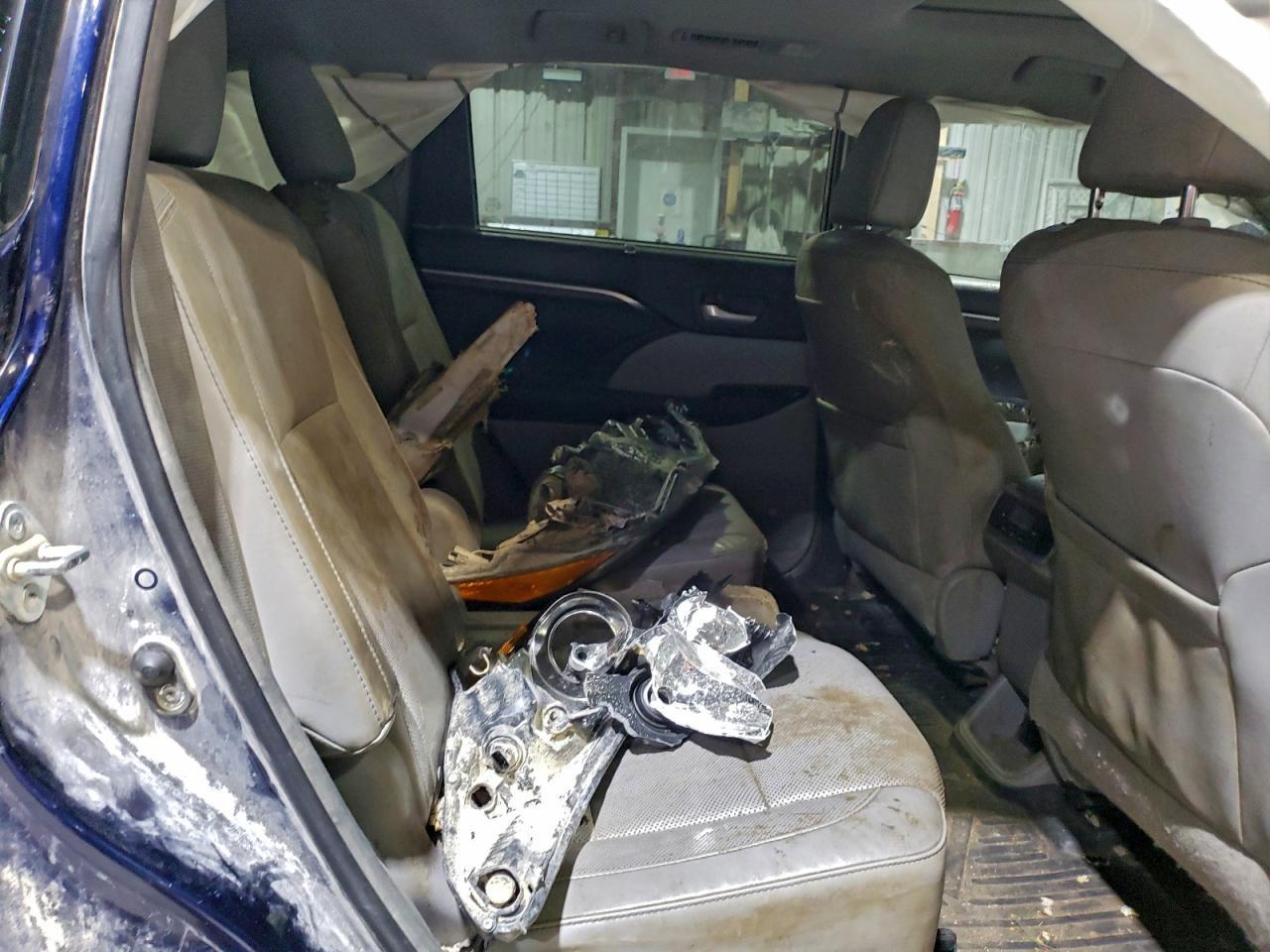 2016 TOYOTA HIGHLANDER