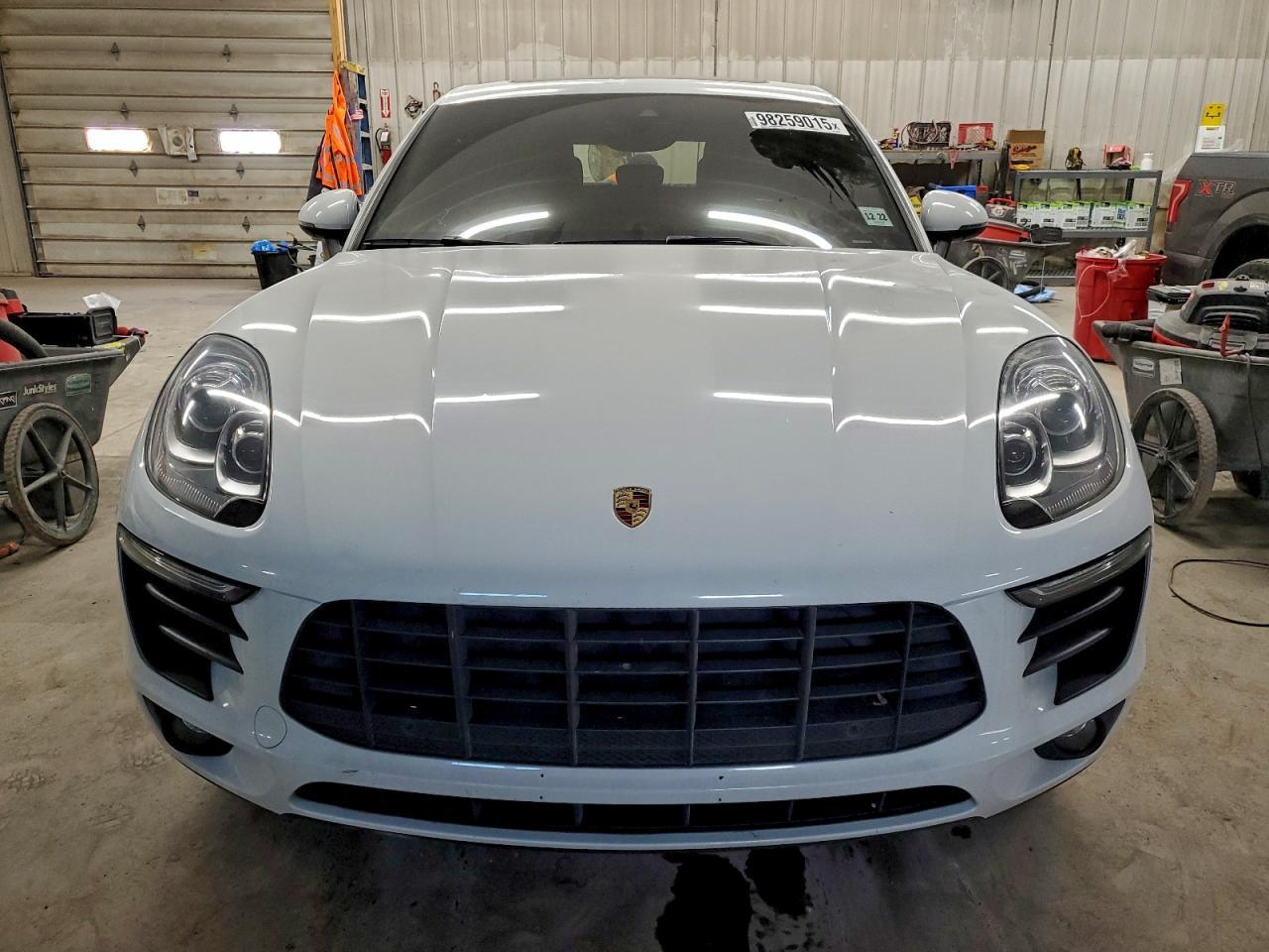 2018 PORSCHE Macan