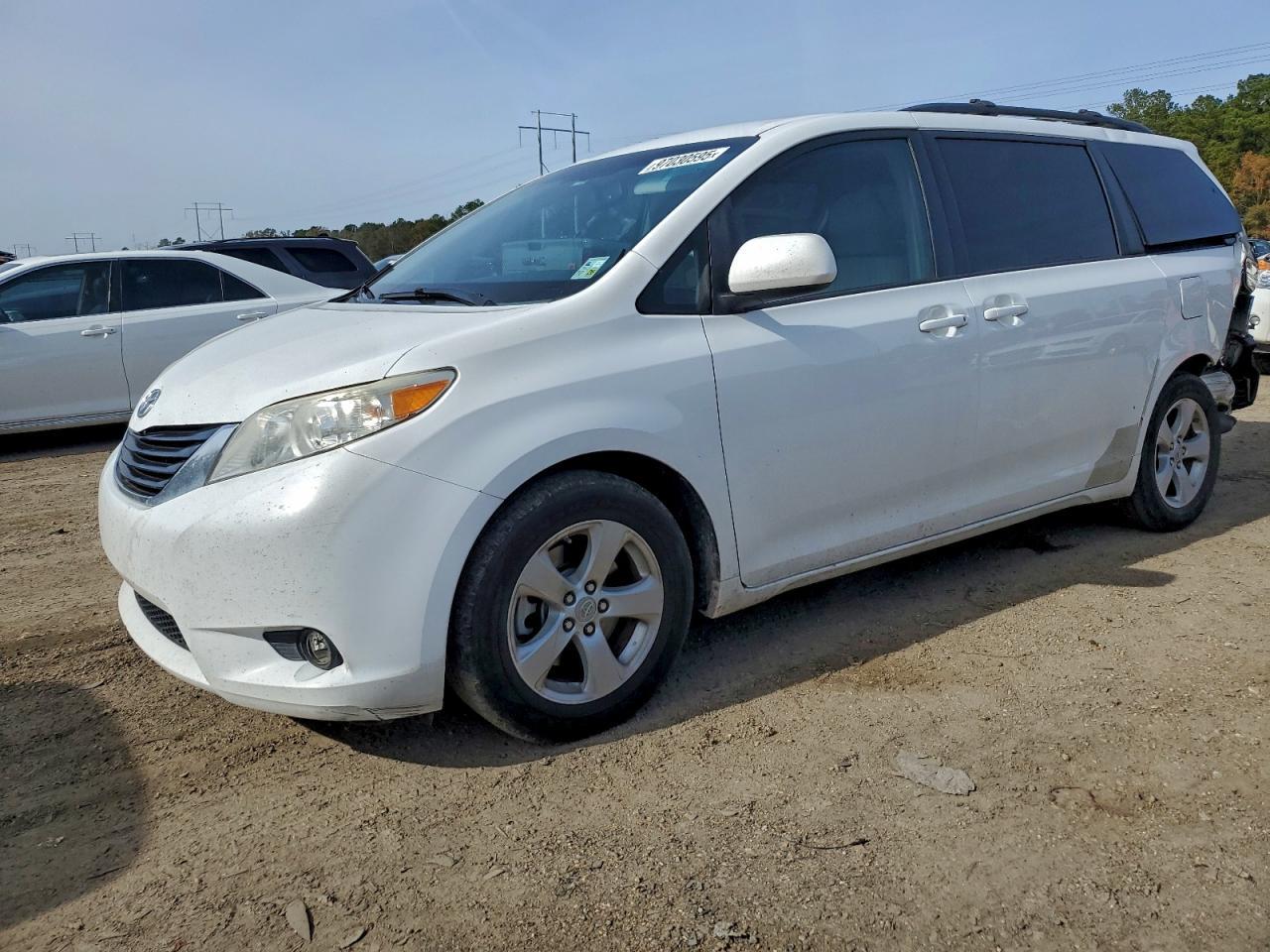 2012 TOYOTA SIENNA