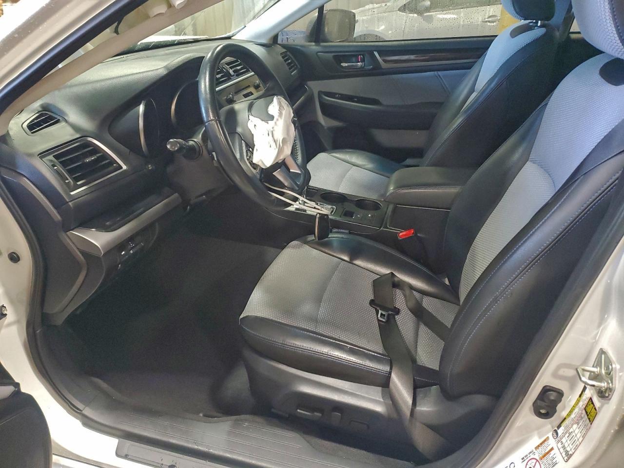 2017 SUBARU Legacy