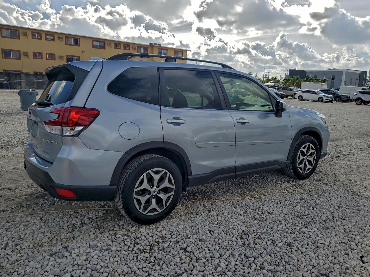2021 SUBARU FORESTER