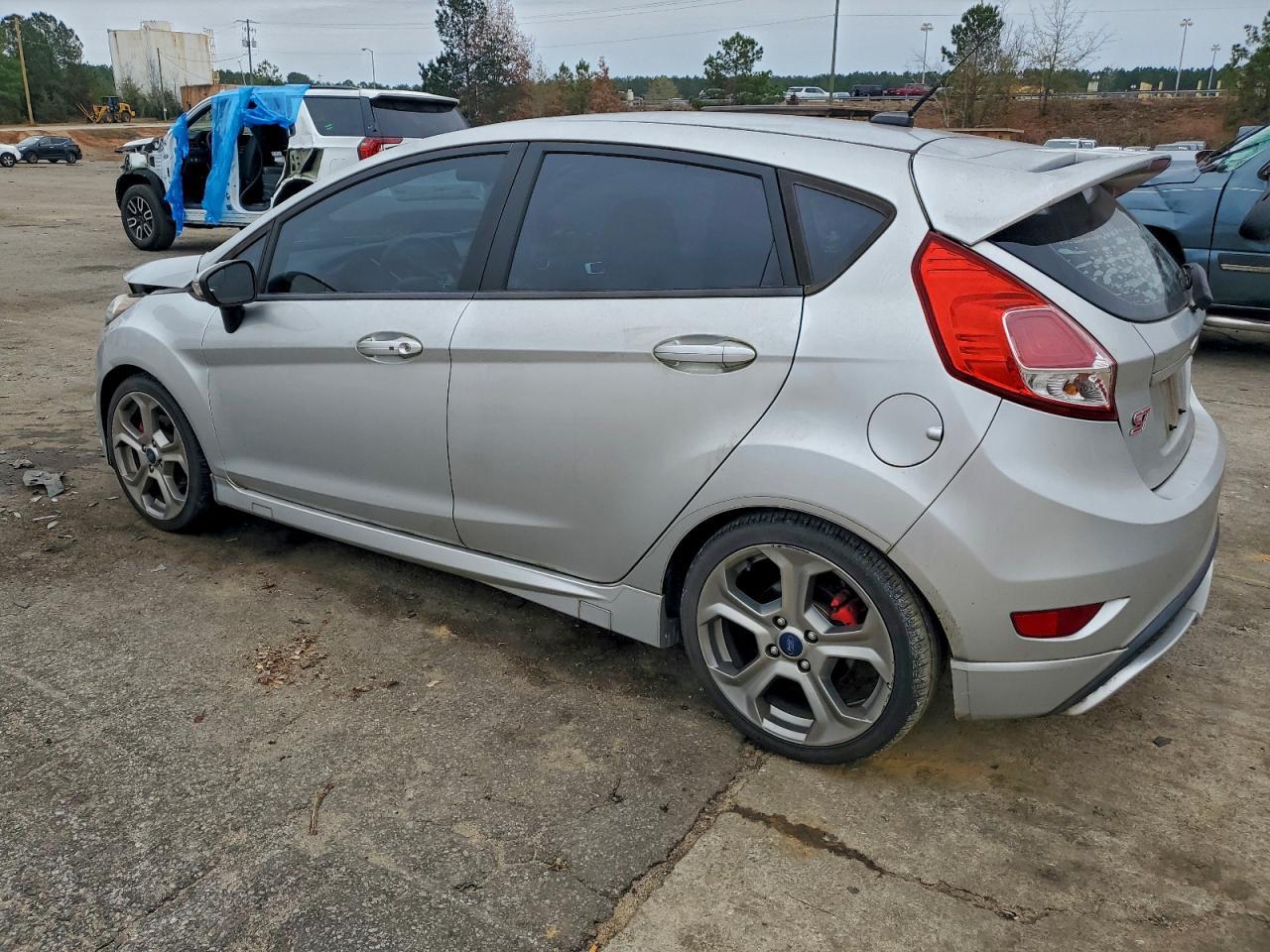 2015 FORD Fiesta