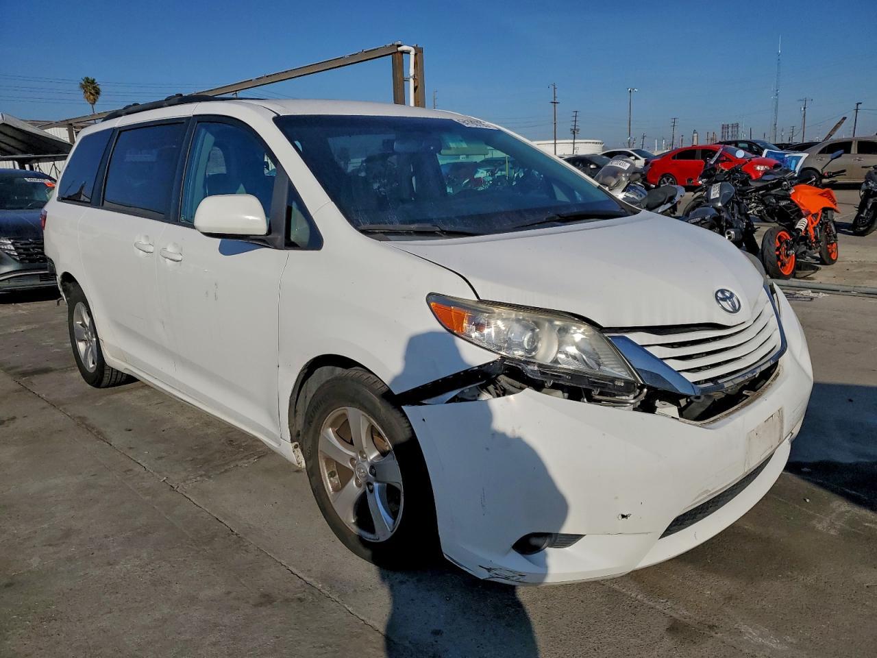 2016 TOYOTA SIENNA