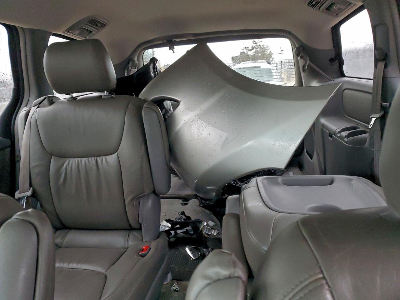 2004 TOYOTA SIENNA