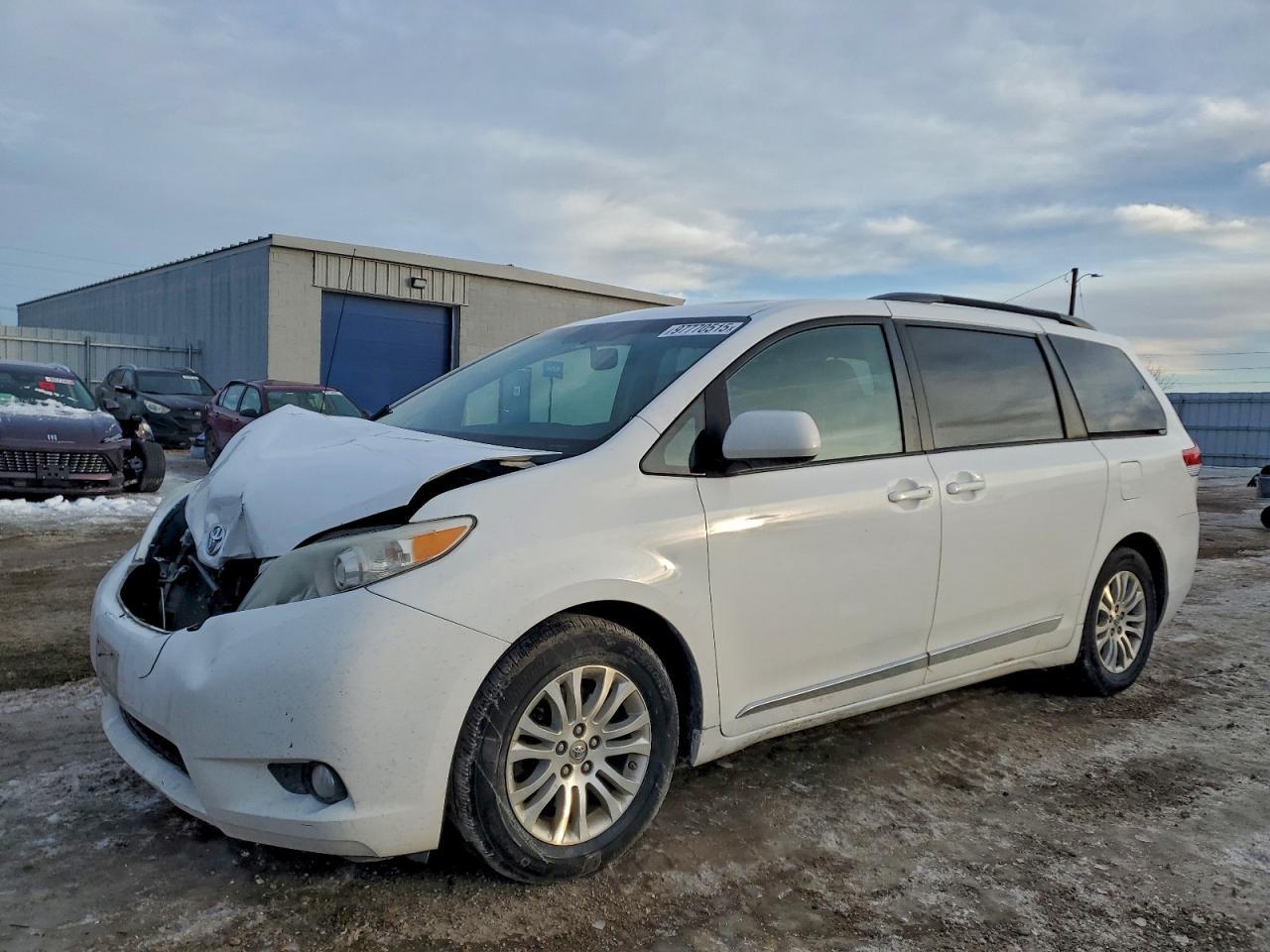 2013 TOYOTA SIENNA