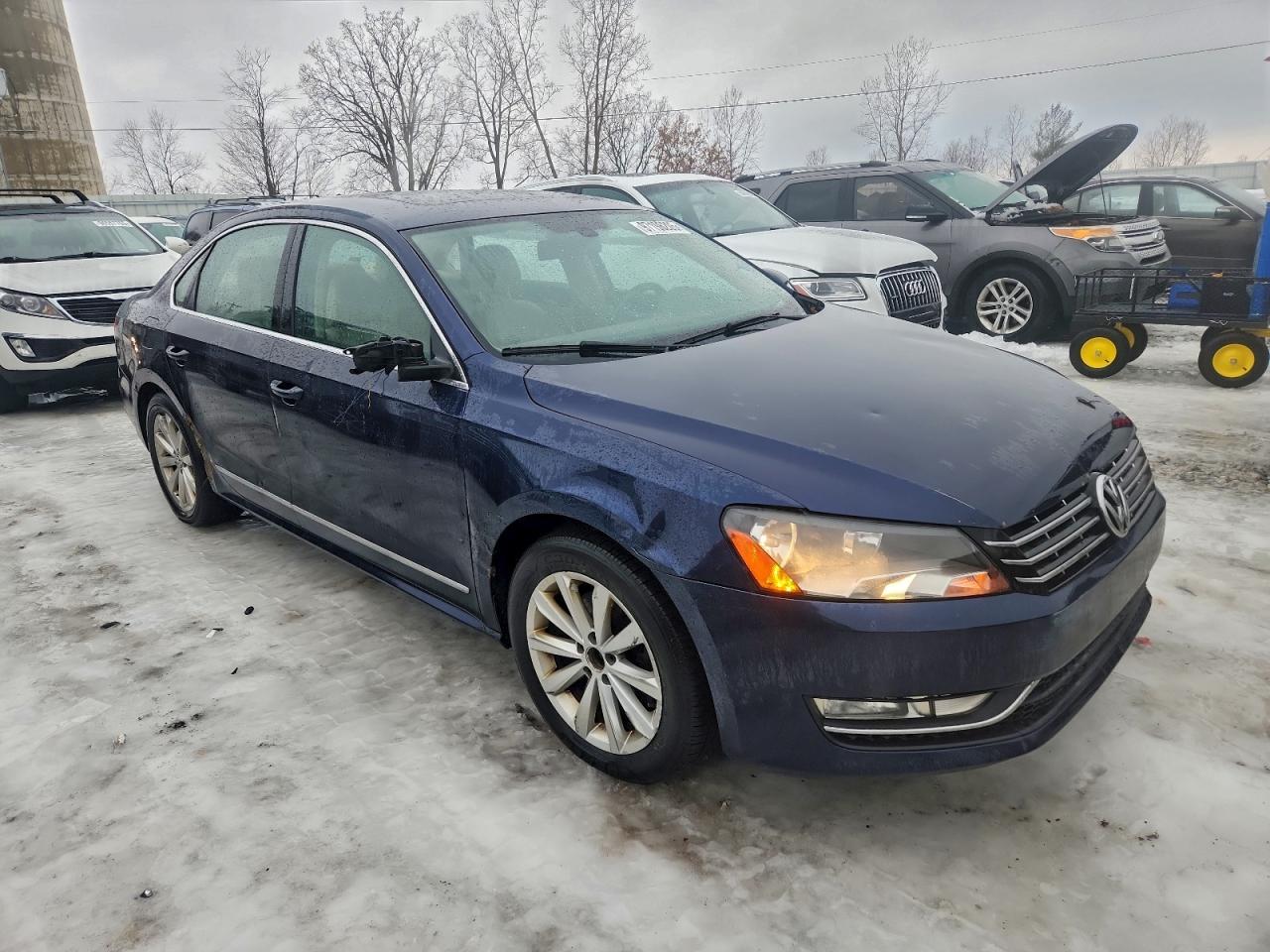 2012 VOLKSWAGEN Passat
