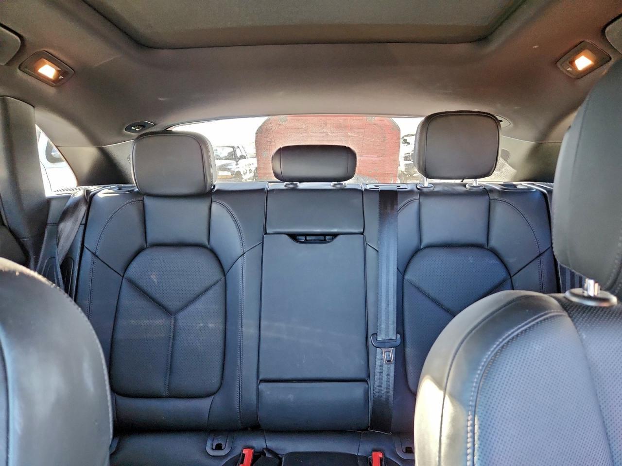 2016 PORSCHE Macan