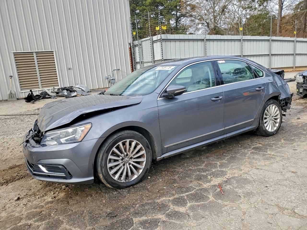 2016 VOLKSWAGEN Passat