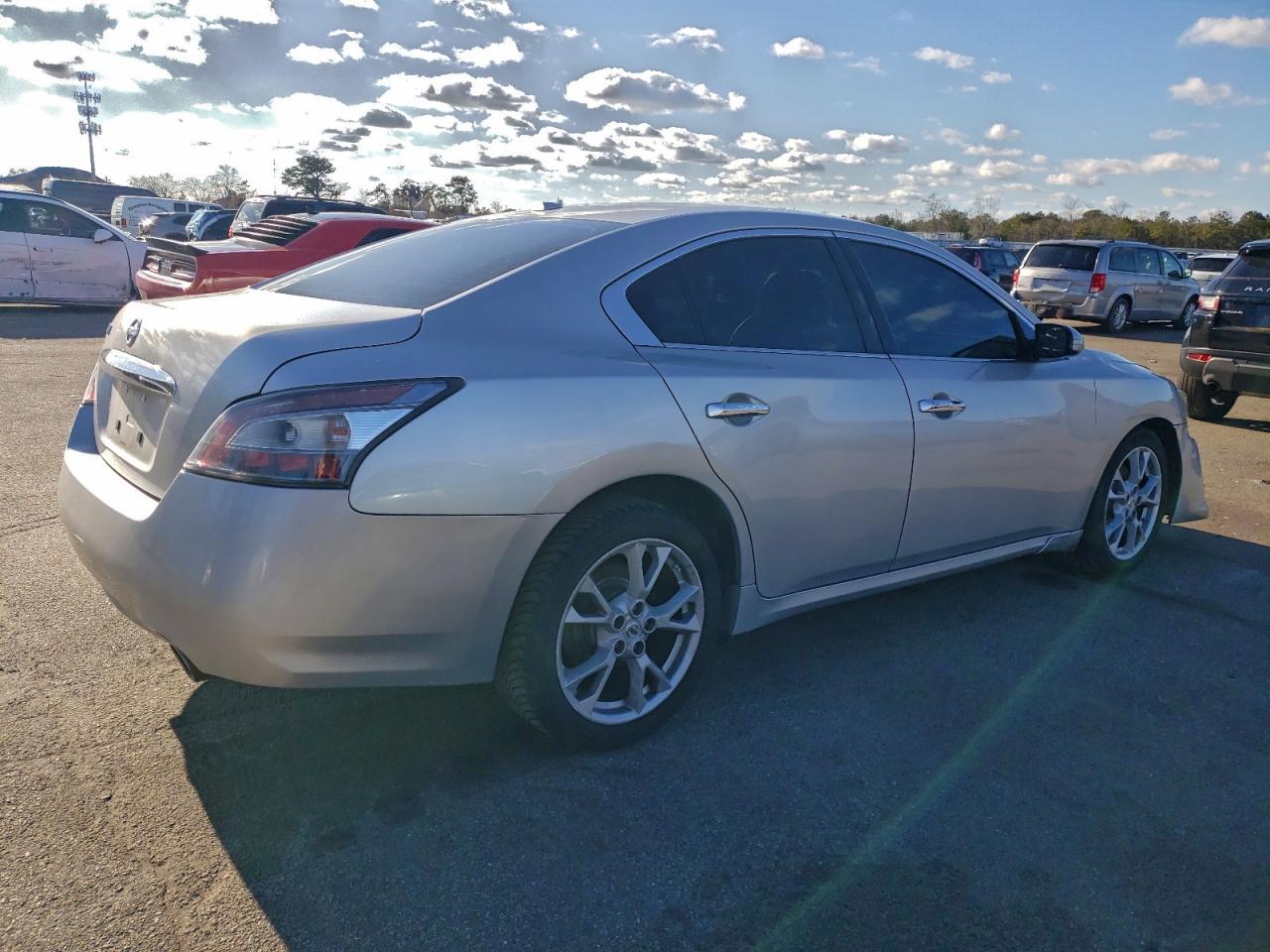 2014 NISSAN Maxima