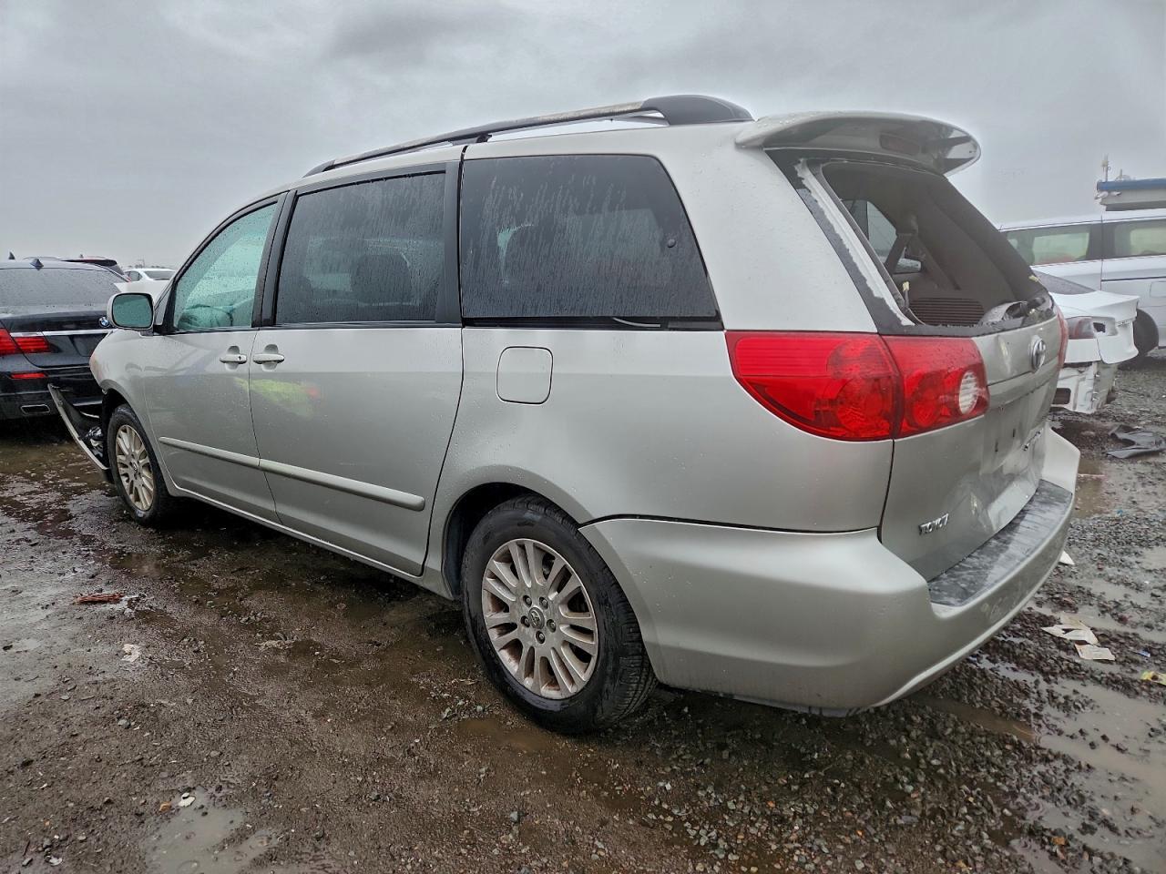 2007 TOYOTA SIENNA