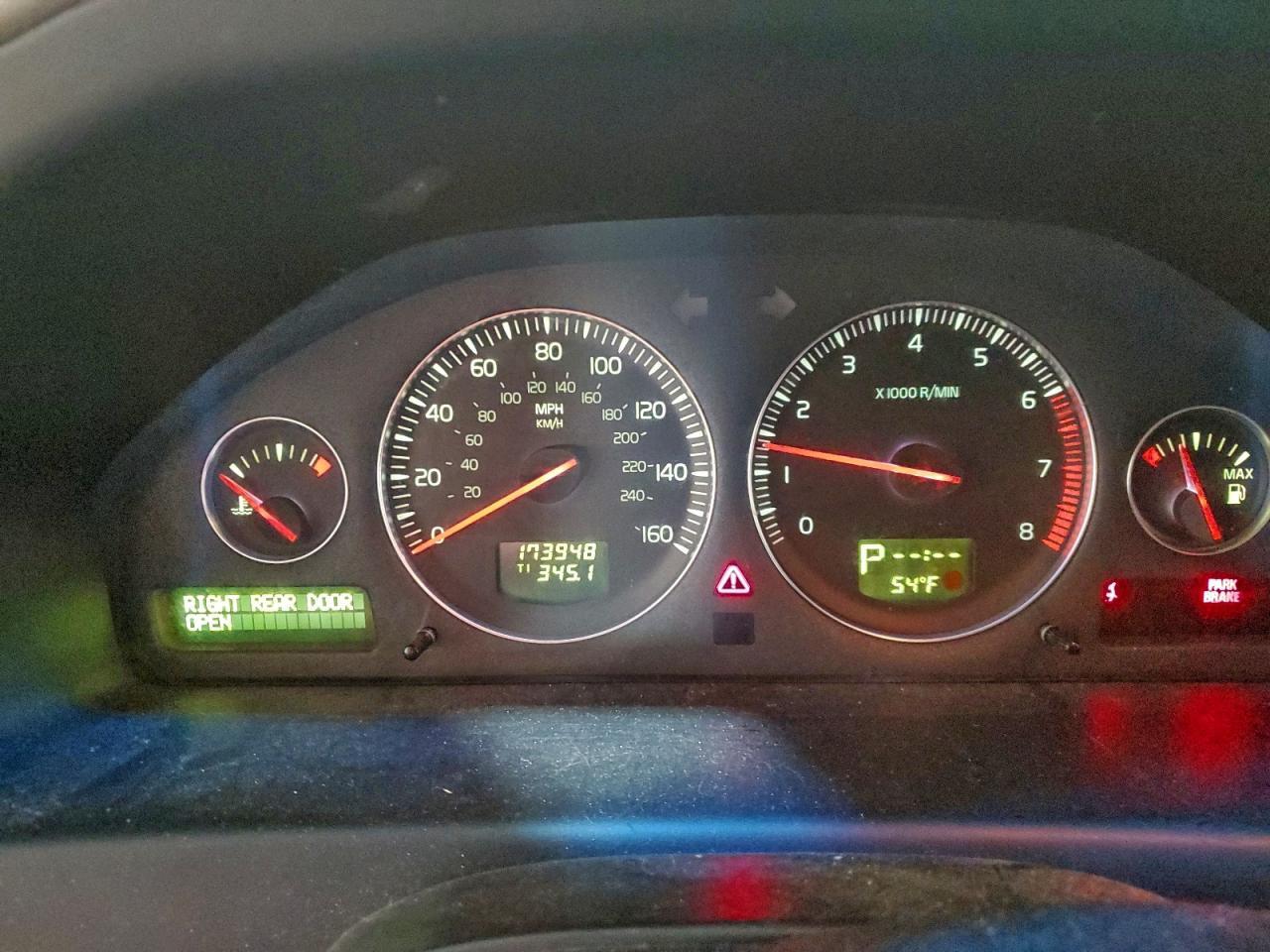 2004 VOLVO XC70