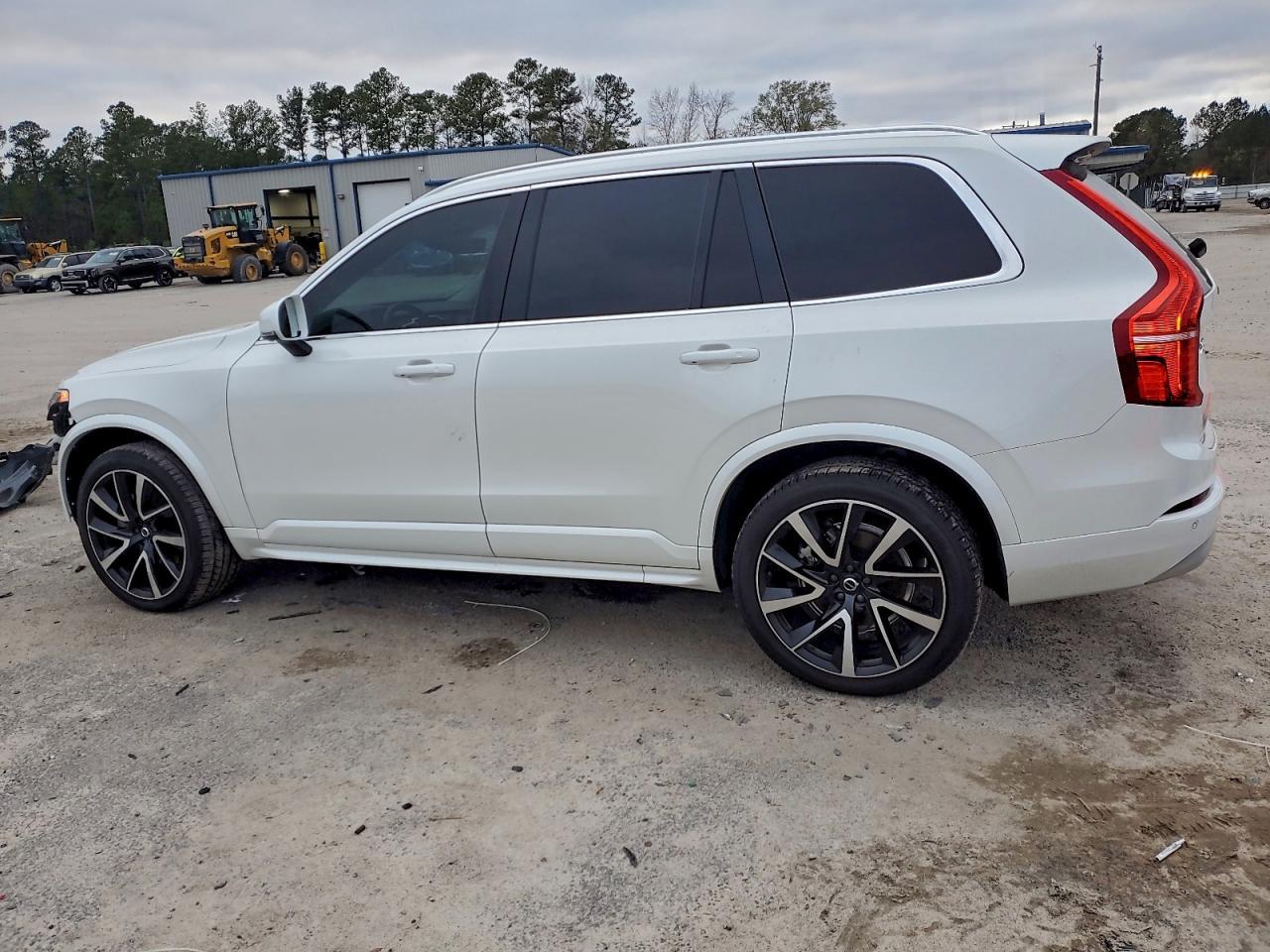 2022 VOLVO XC90