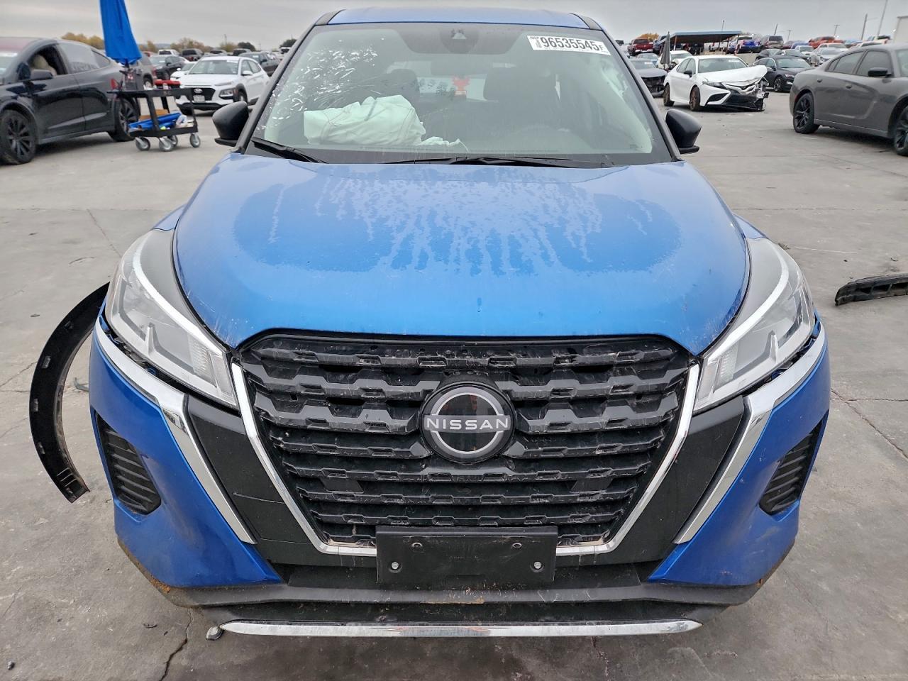2024 NISSAN KICKS