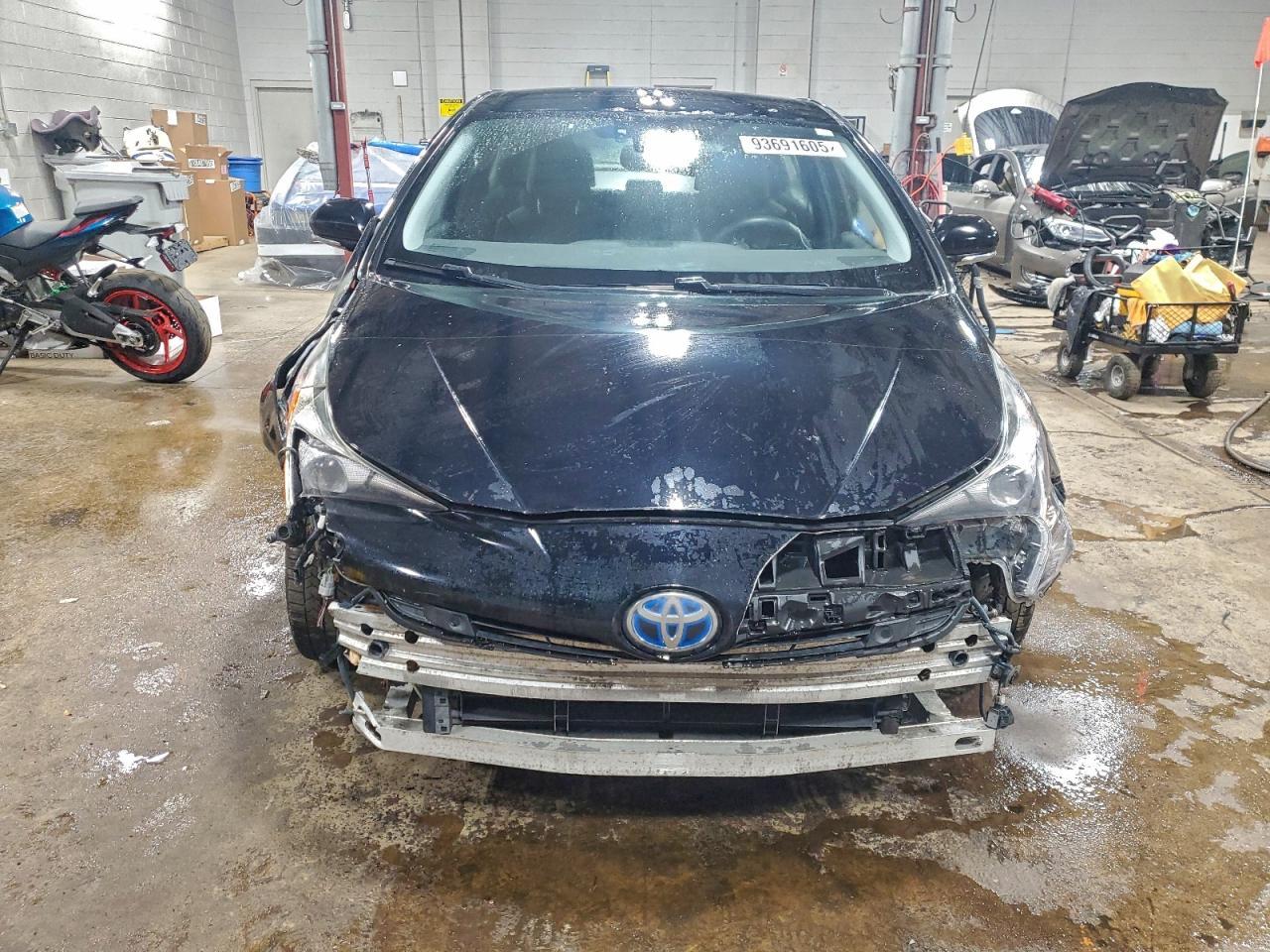 2016 TOYOTA PRIUS