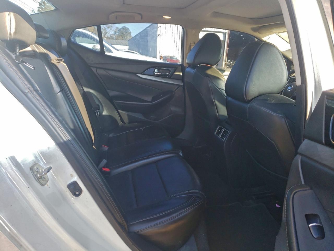 2016 NISSAN Maxima