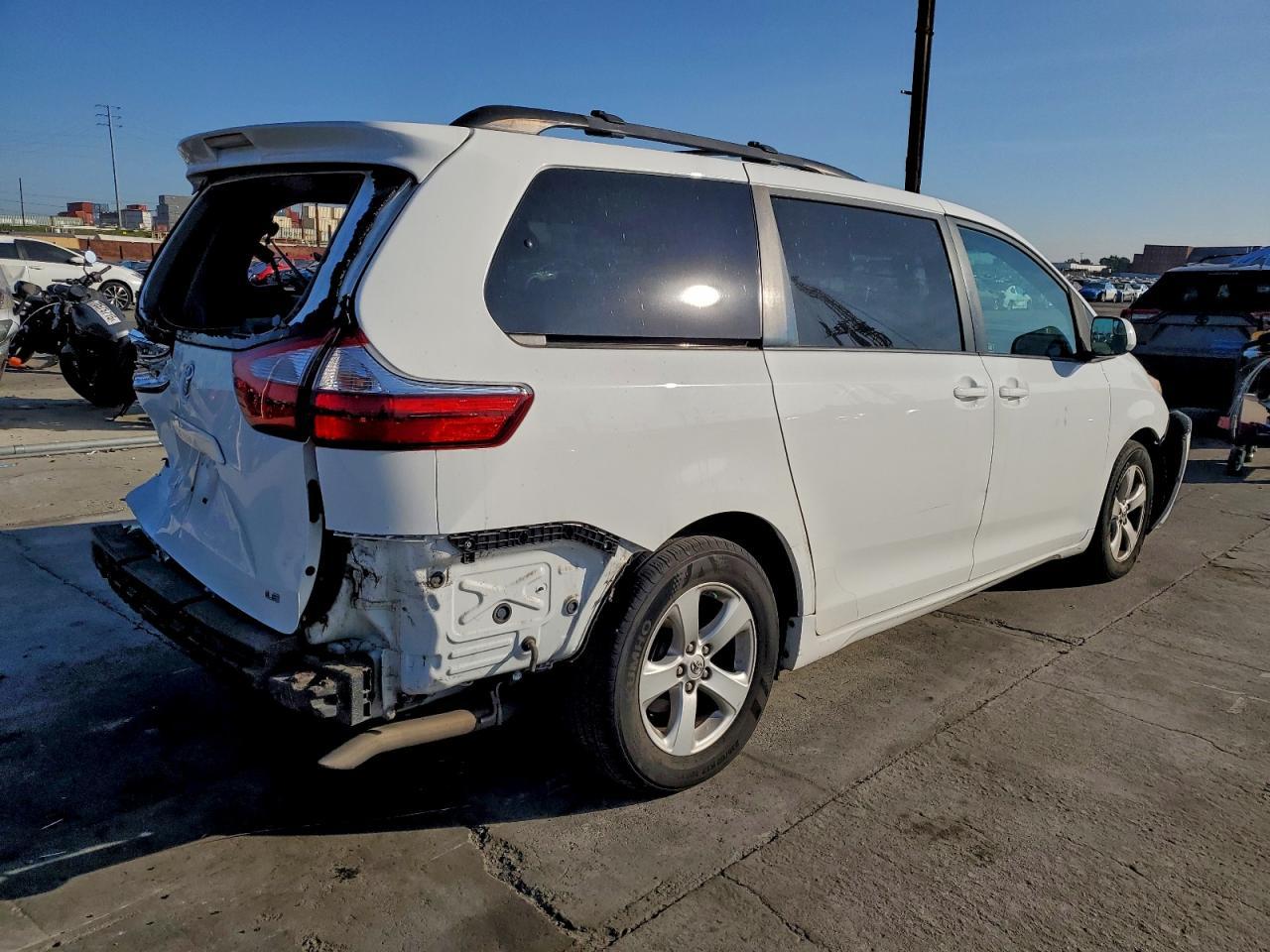 2016 TOYOTA SIENNA