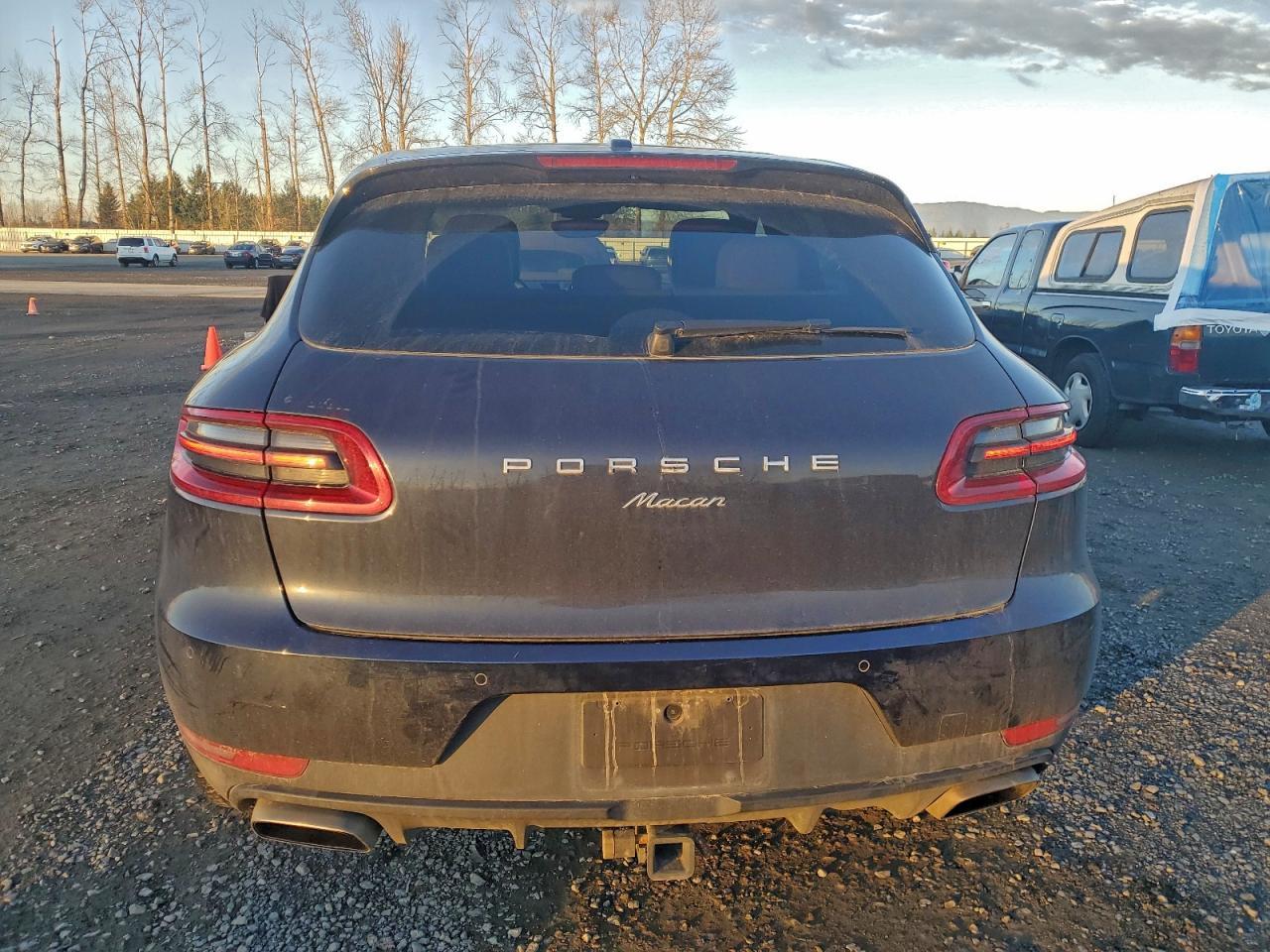 2017 PORSCHE Macan