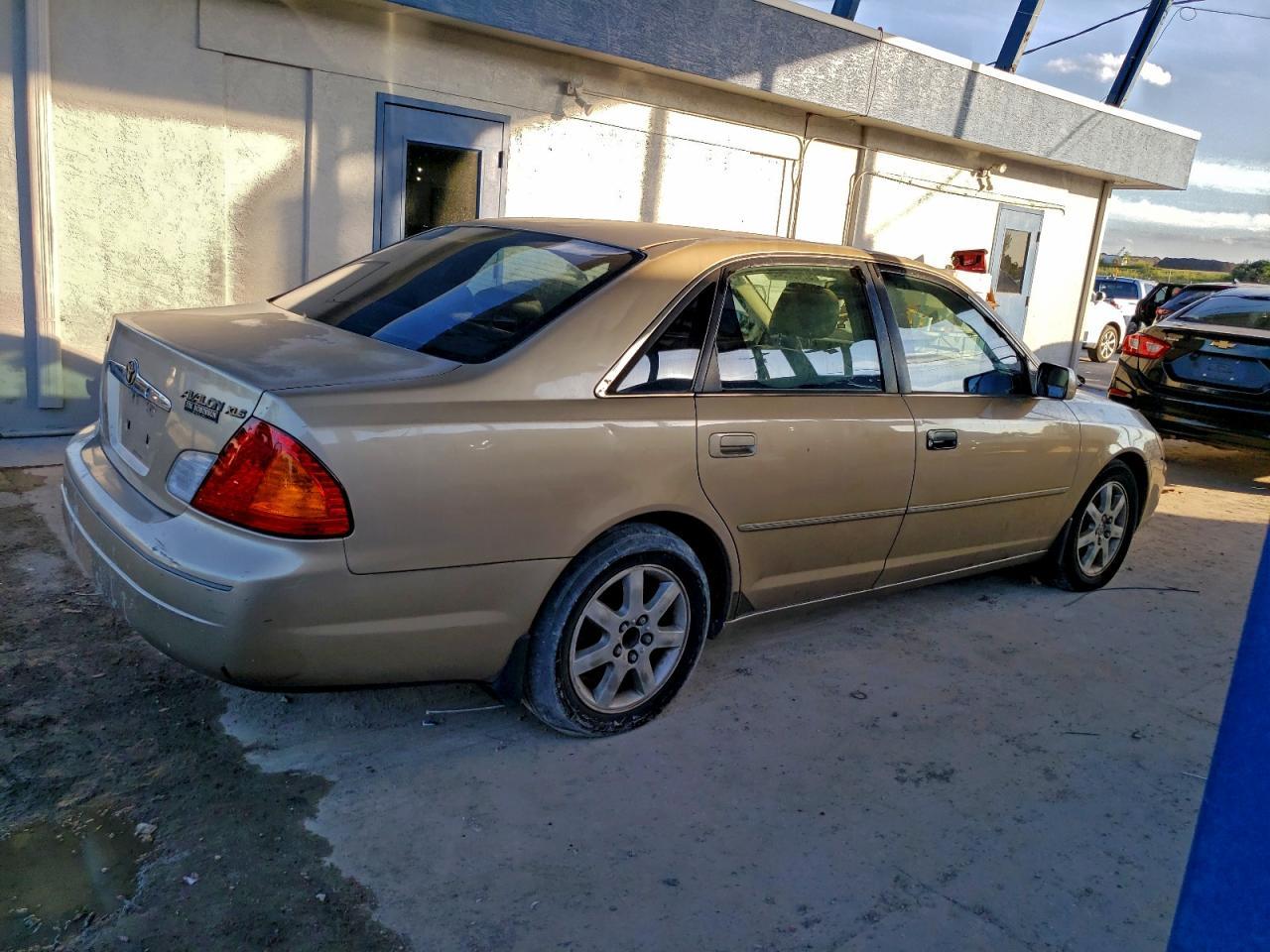 2002 TOYOTA Avalon