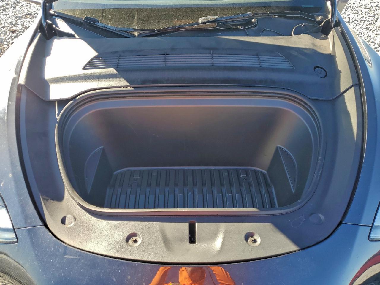 2025 TESLA MODEL Y