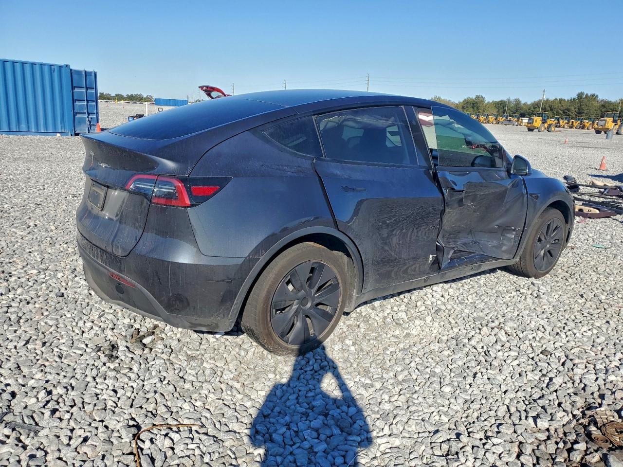 2025 TESLA MODEL Y