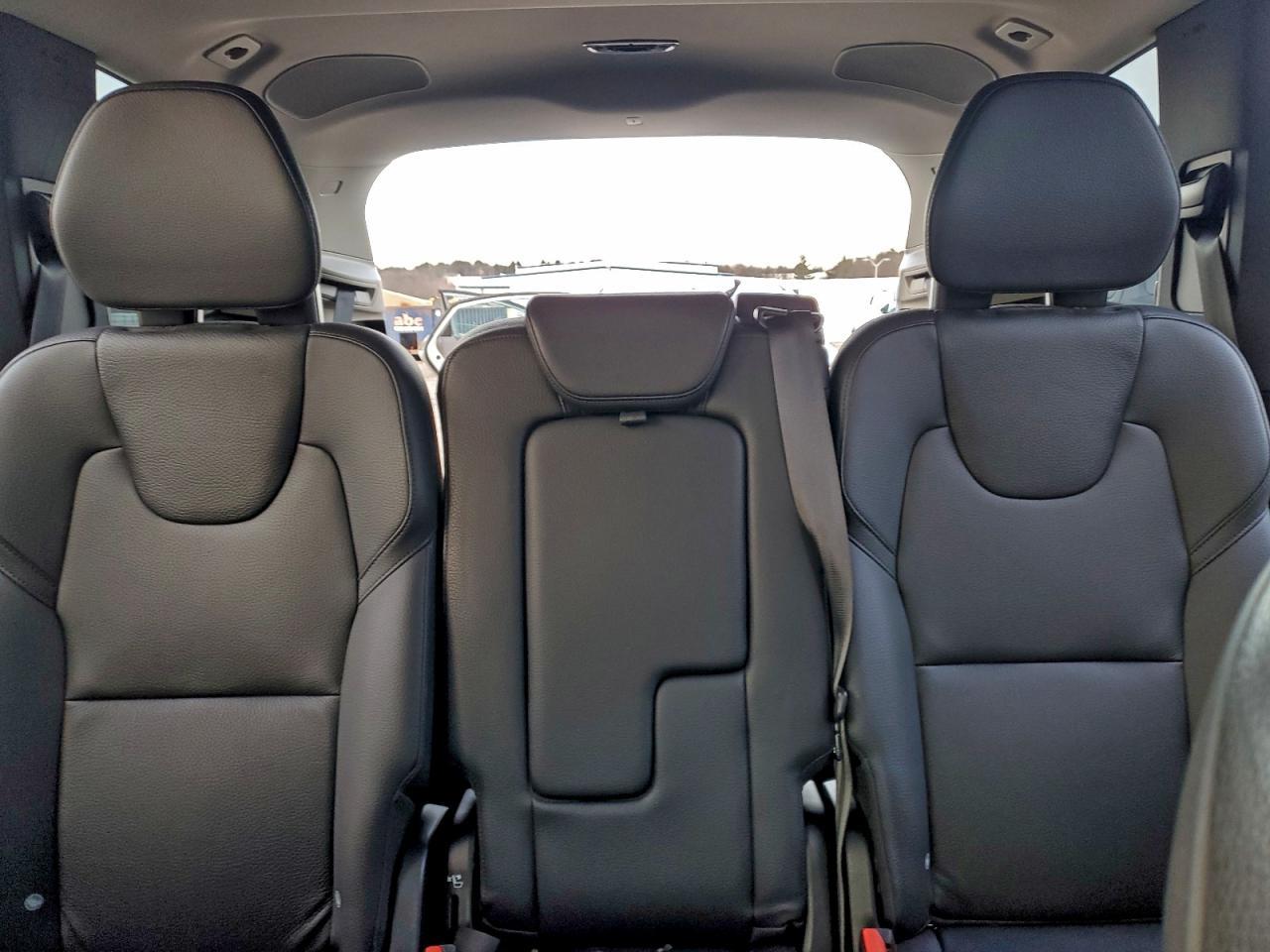 2022 VOLVO XC90
