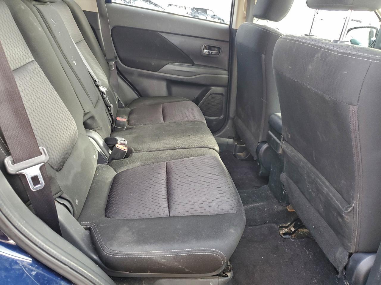 2015 MITSUBISHI outlander