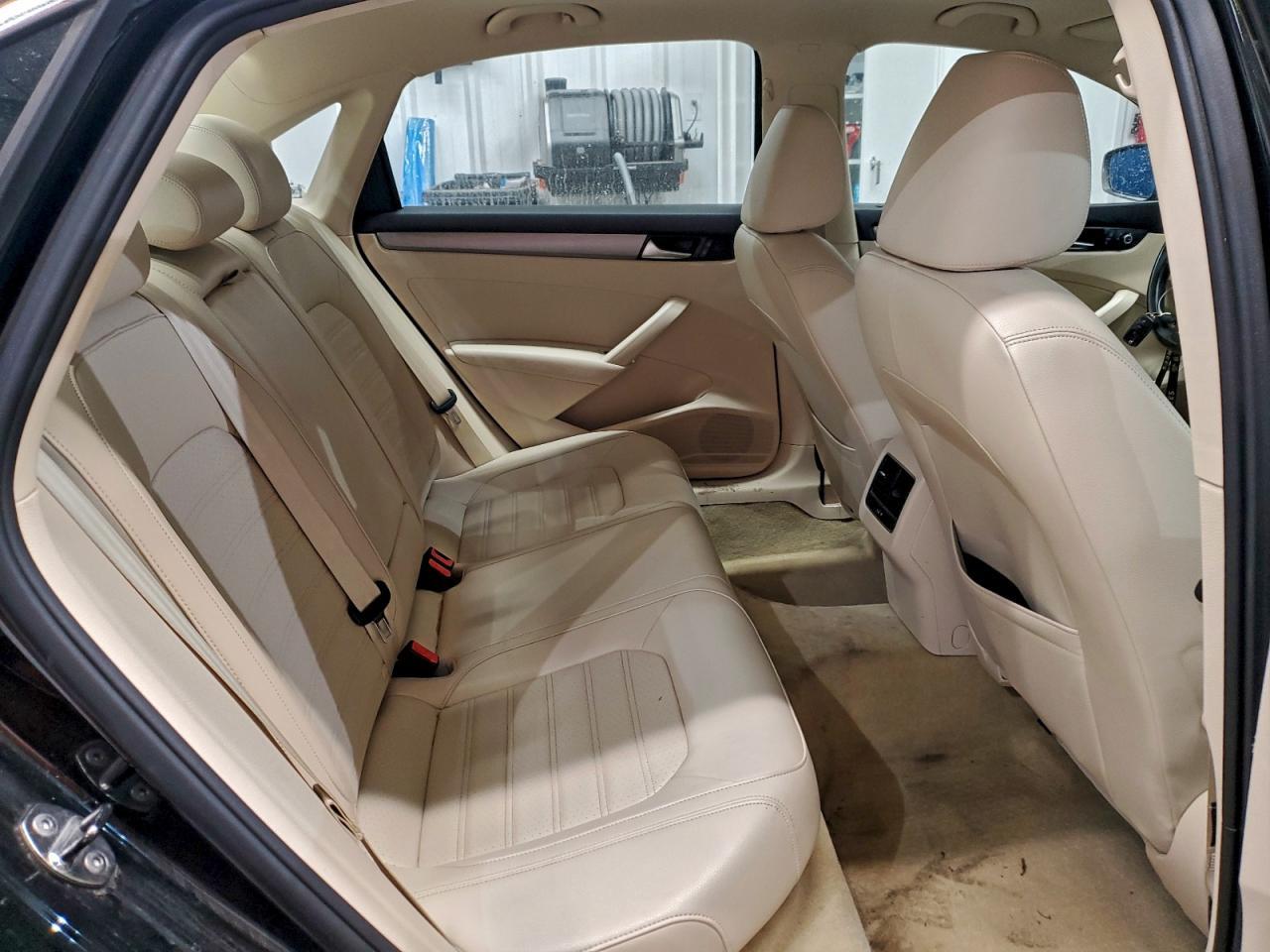 2015 VOLKSWAGEN Passat