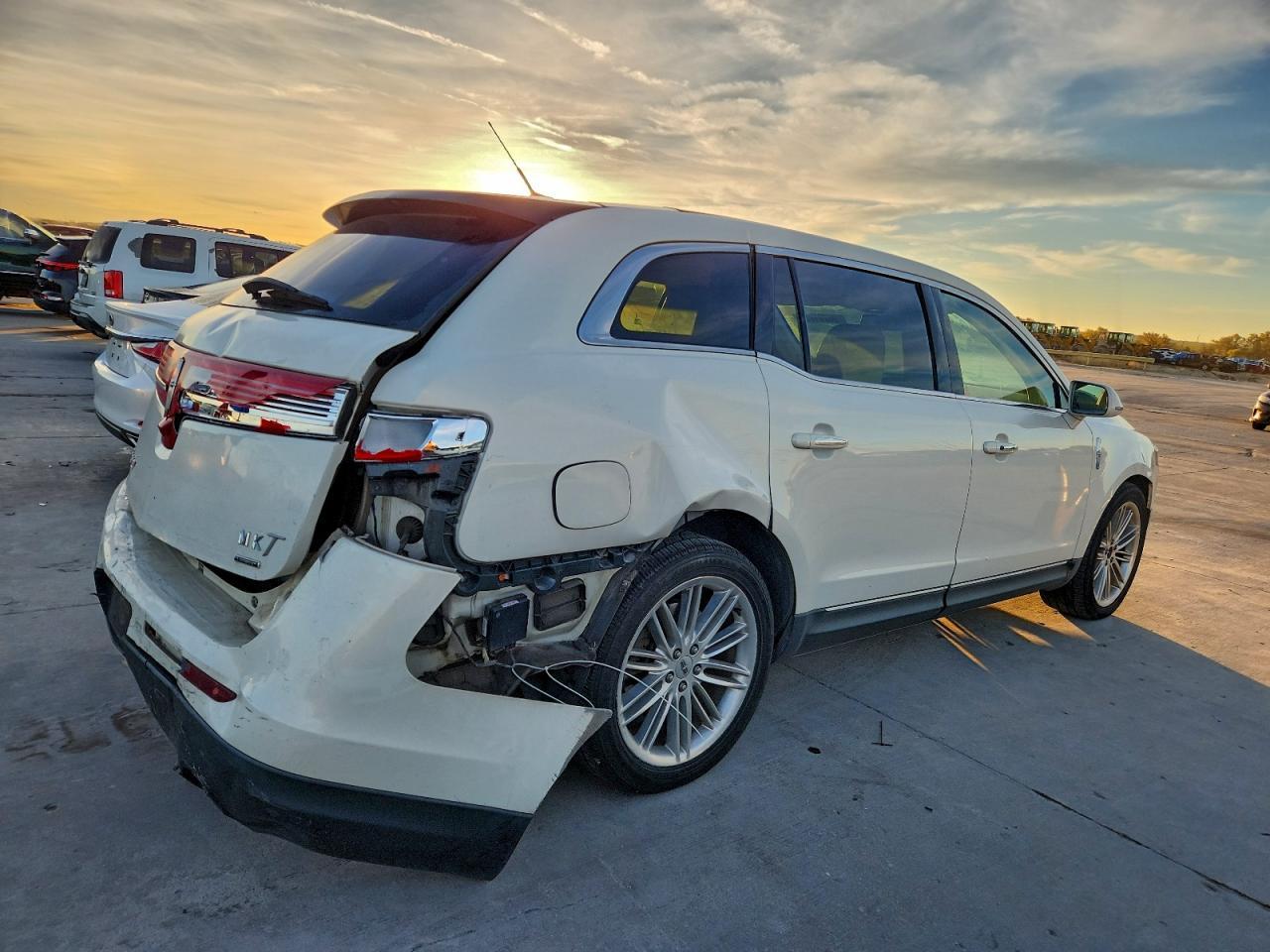 2013 LINCOLN MKT