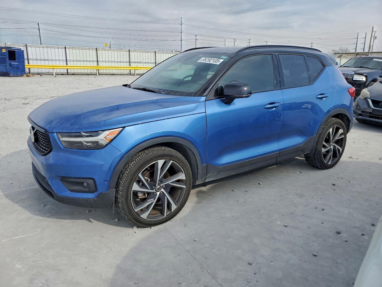 2019 VOLVO XC40