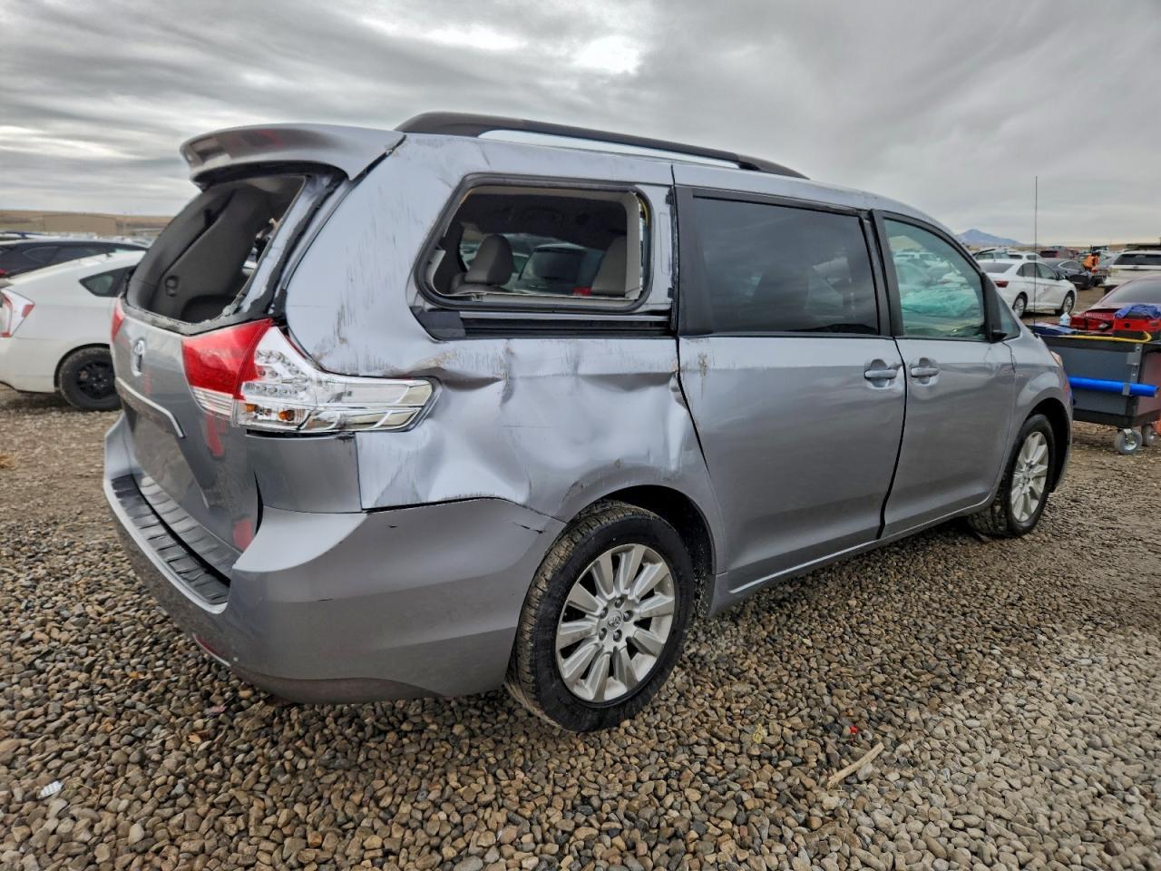 2012 TOYOTA SIENNA