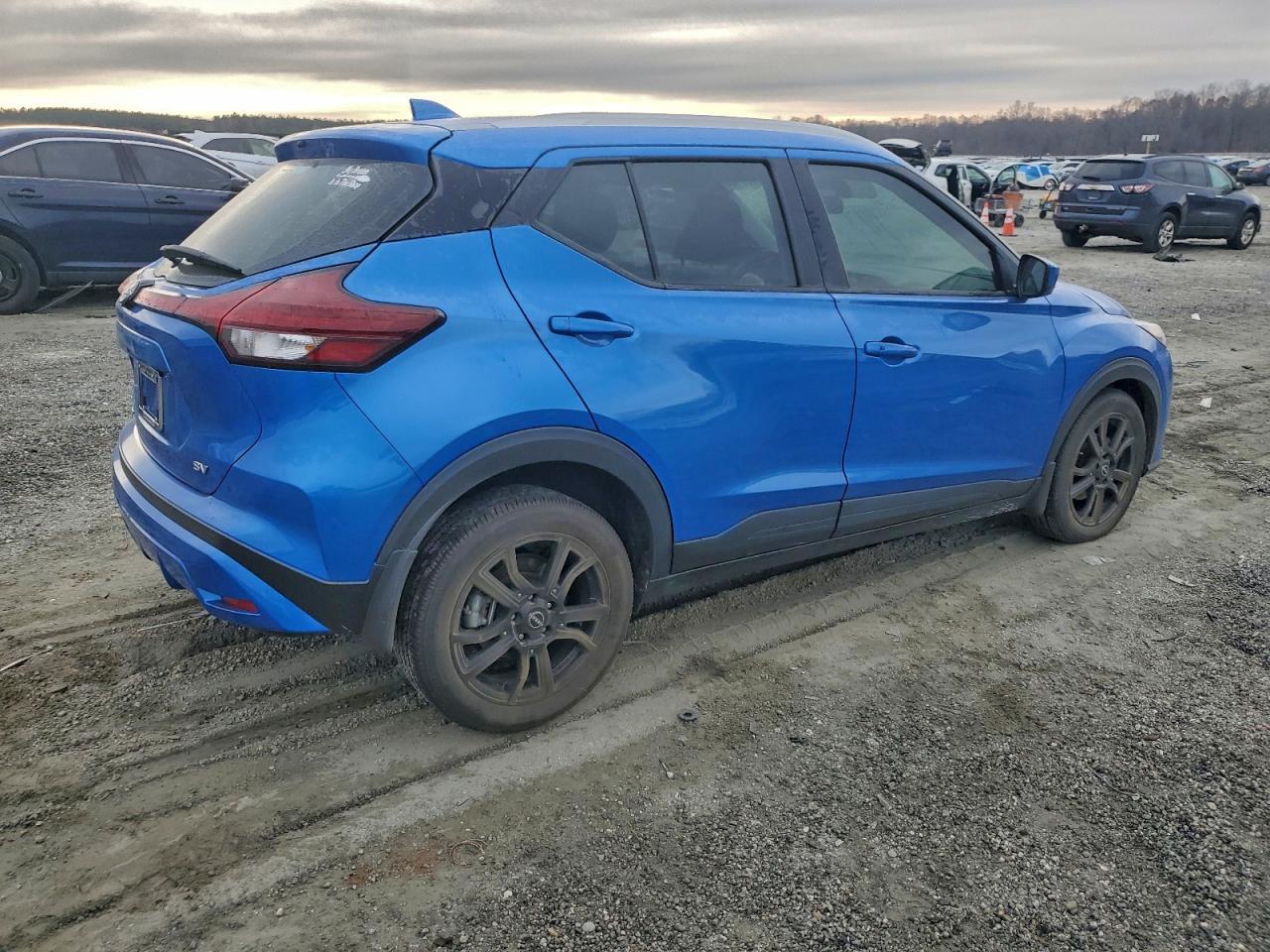 2024 NISSAN KICKS