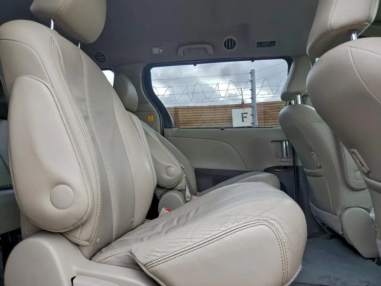 2012 TOYOTA SIENNA