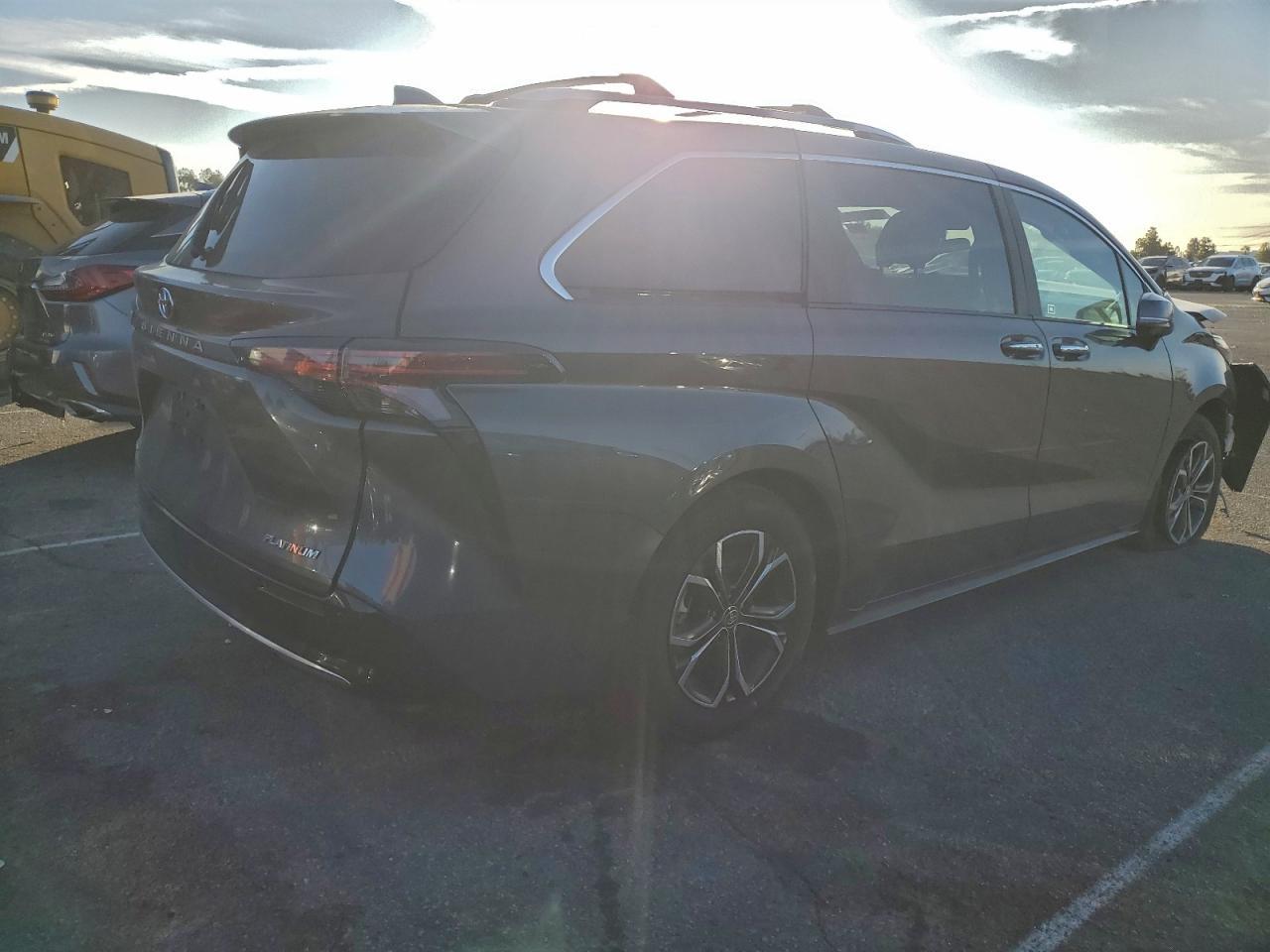 2025 TOYOTA SIENNA