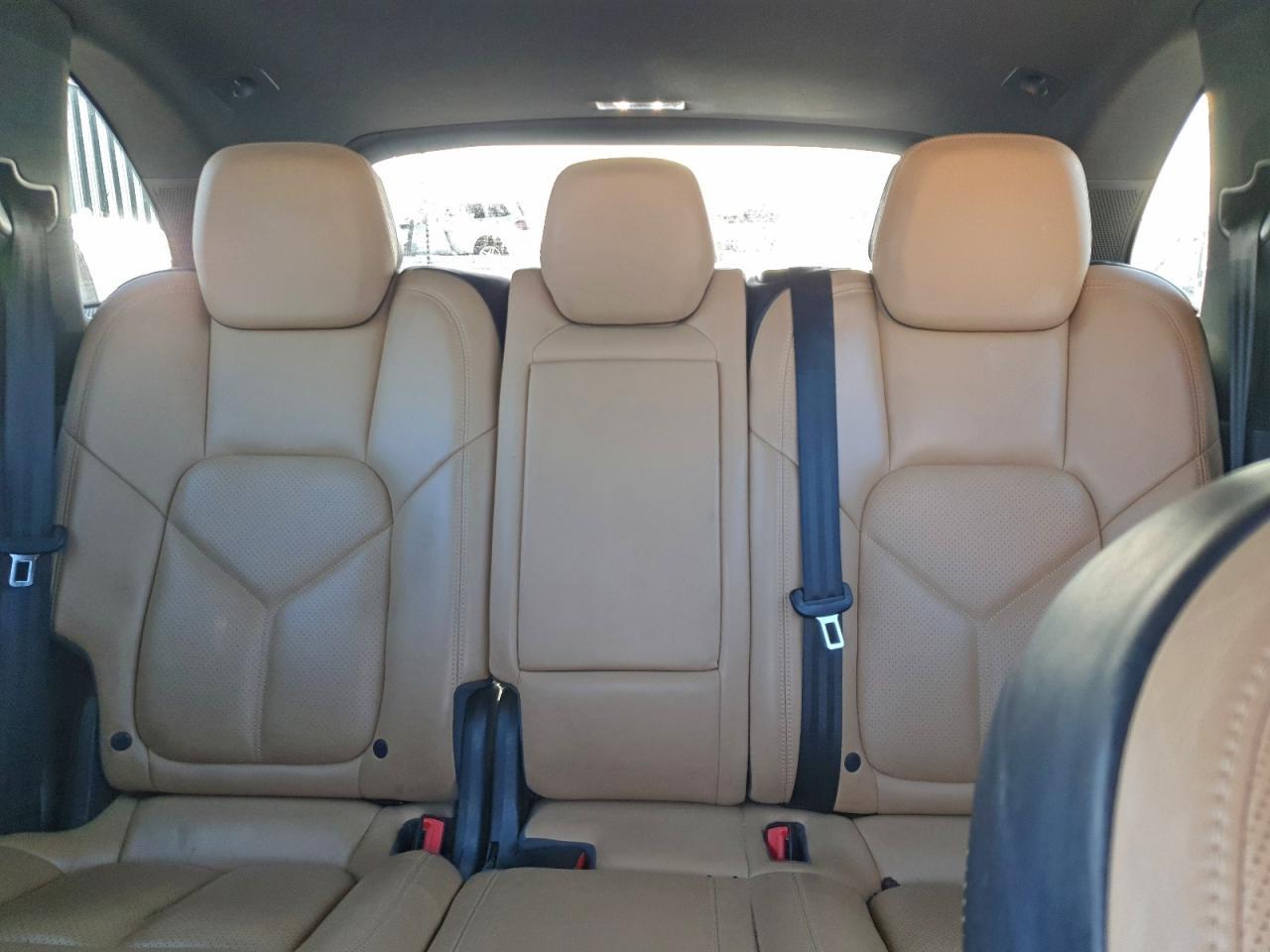 2016 PORSCHE CAYENNE