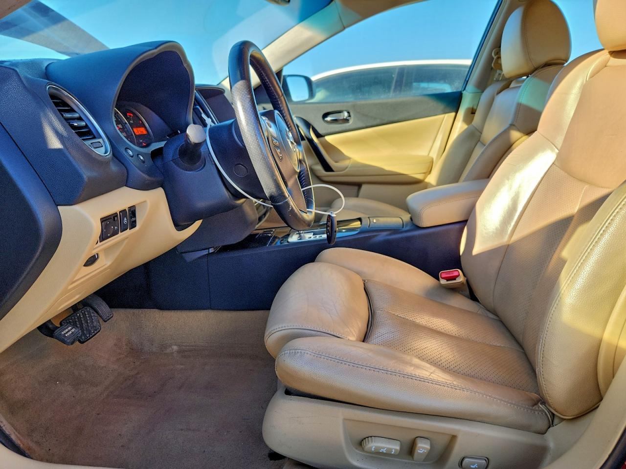 2010 NISSAN Maxima