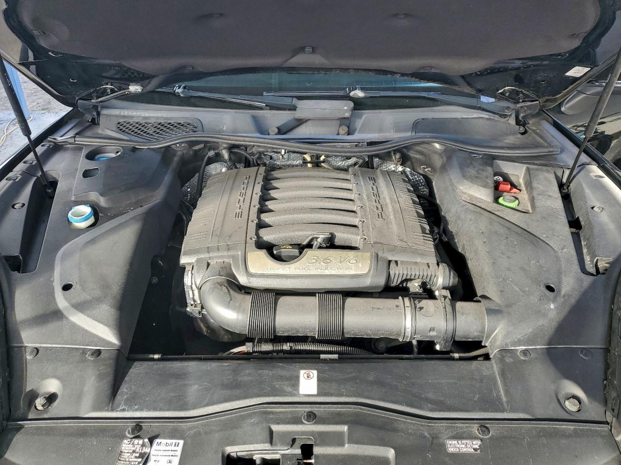 2016 PORSCHE CAYENNE