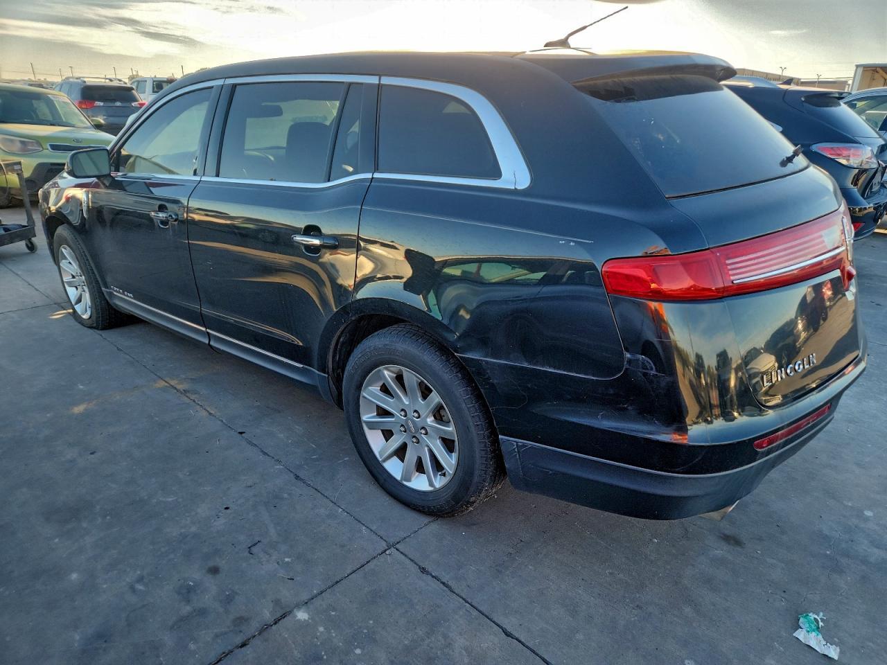 2015 LINCOLN MKT