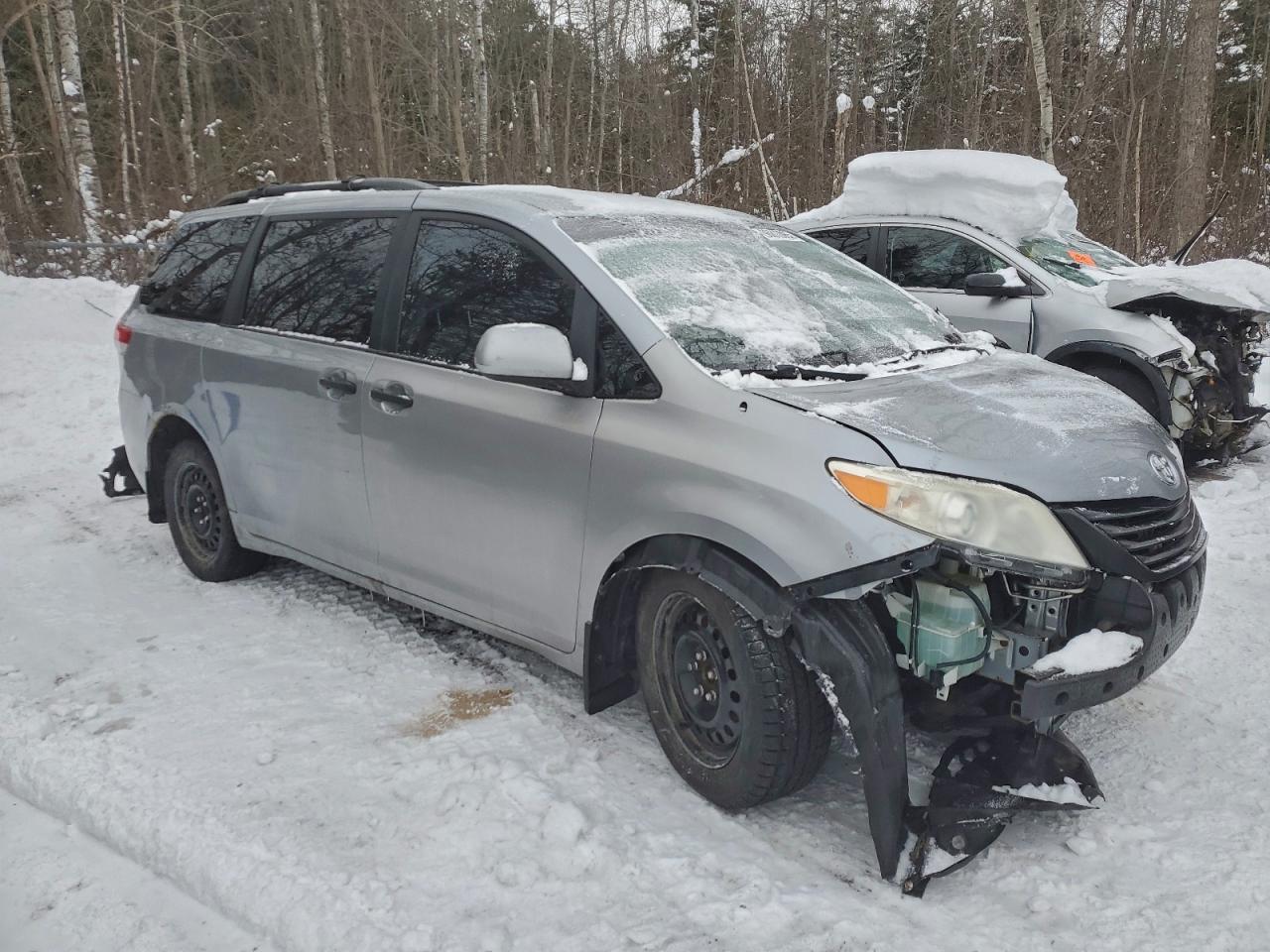2011 TOYOTA SIENNA