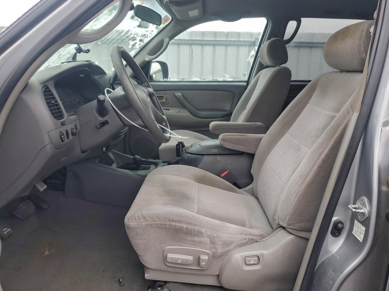 2002 TOYOTA Sequoia