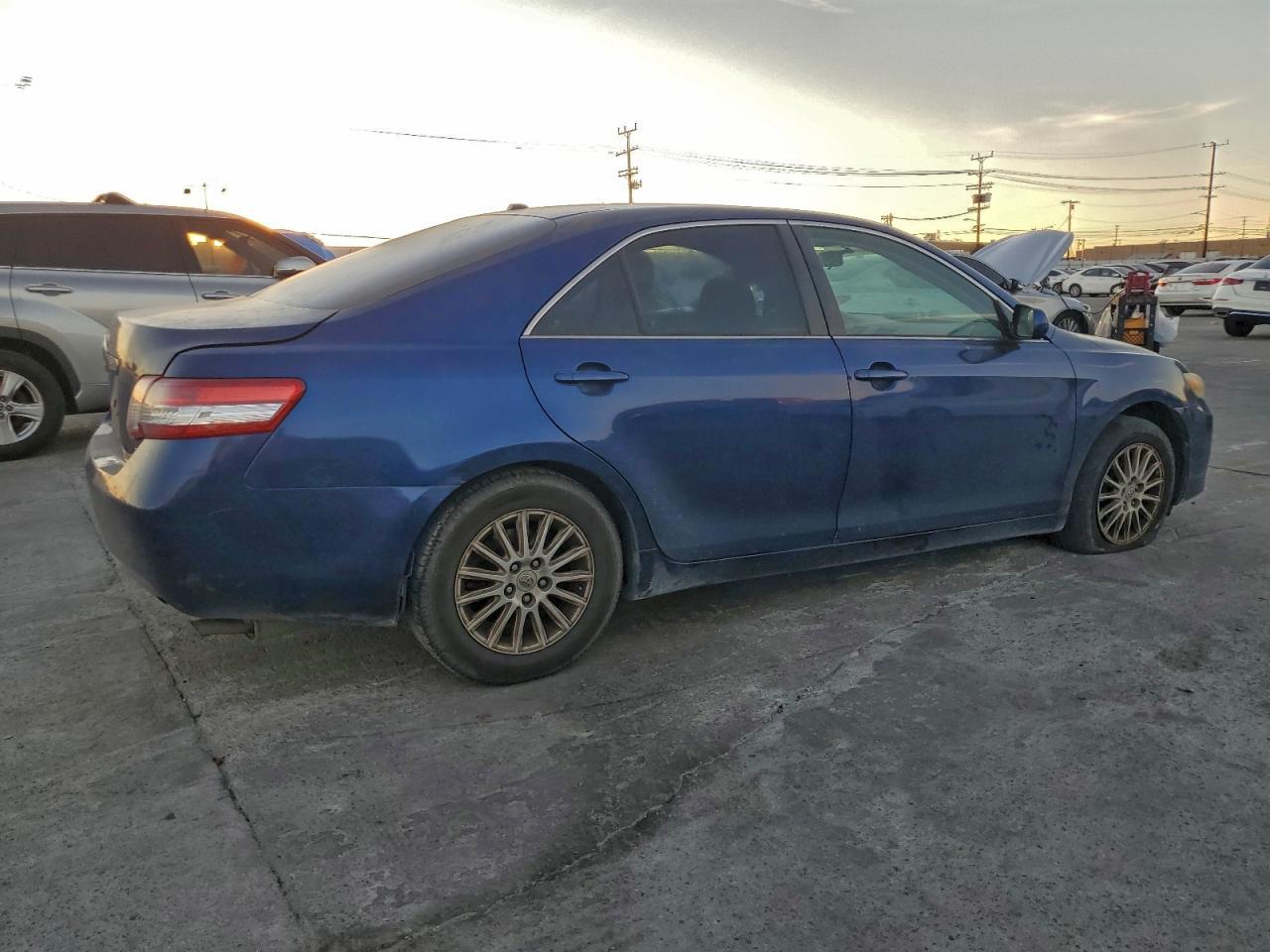 2011 TOYOTA CAMRY