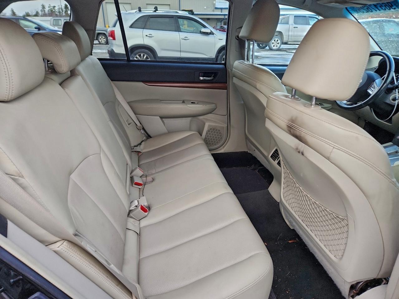 2013 SUBARU Outback